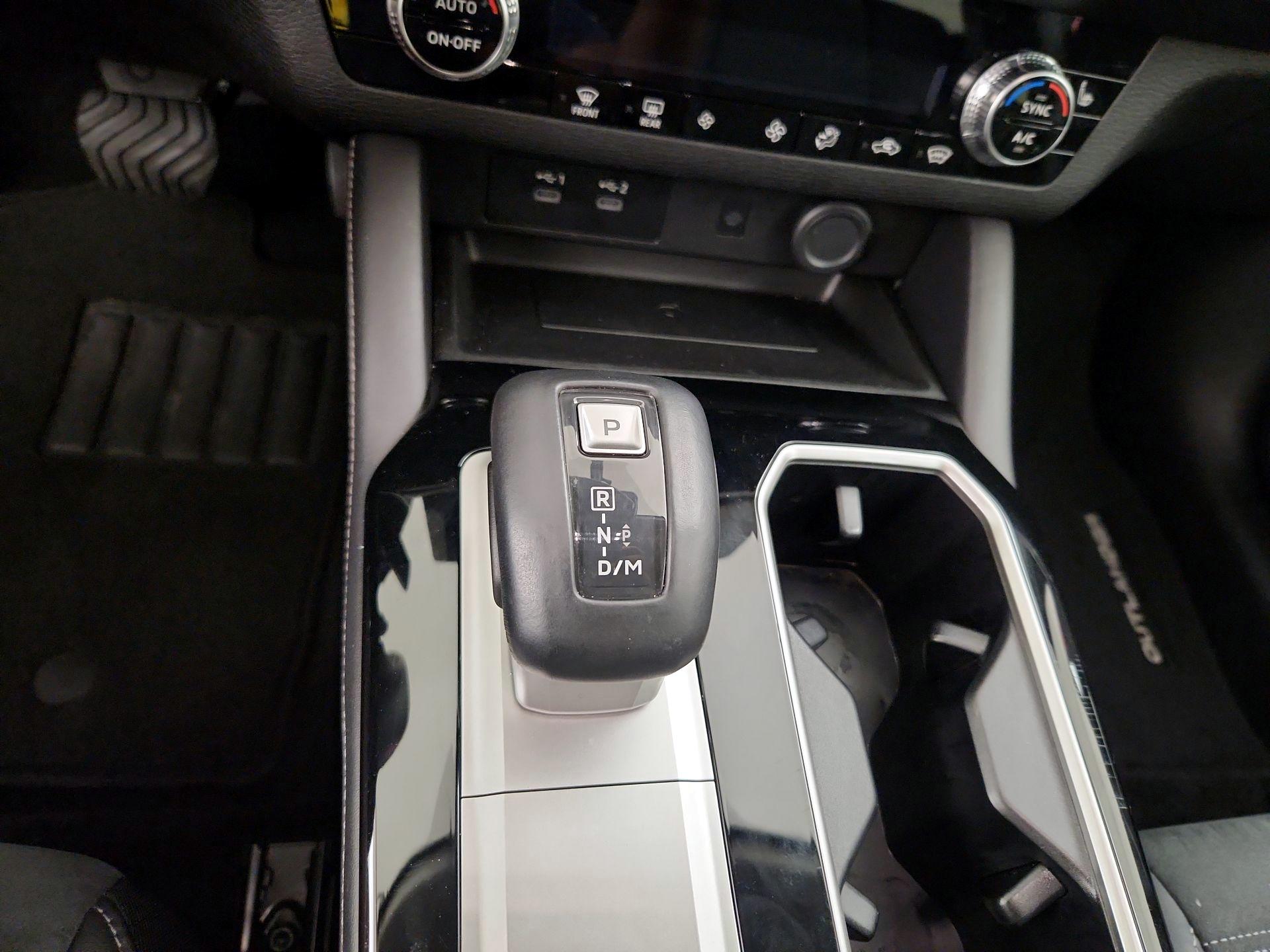 Thumbnail: 2025 Mitsubishi Outlander - 18
