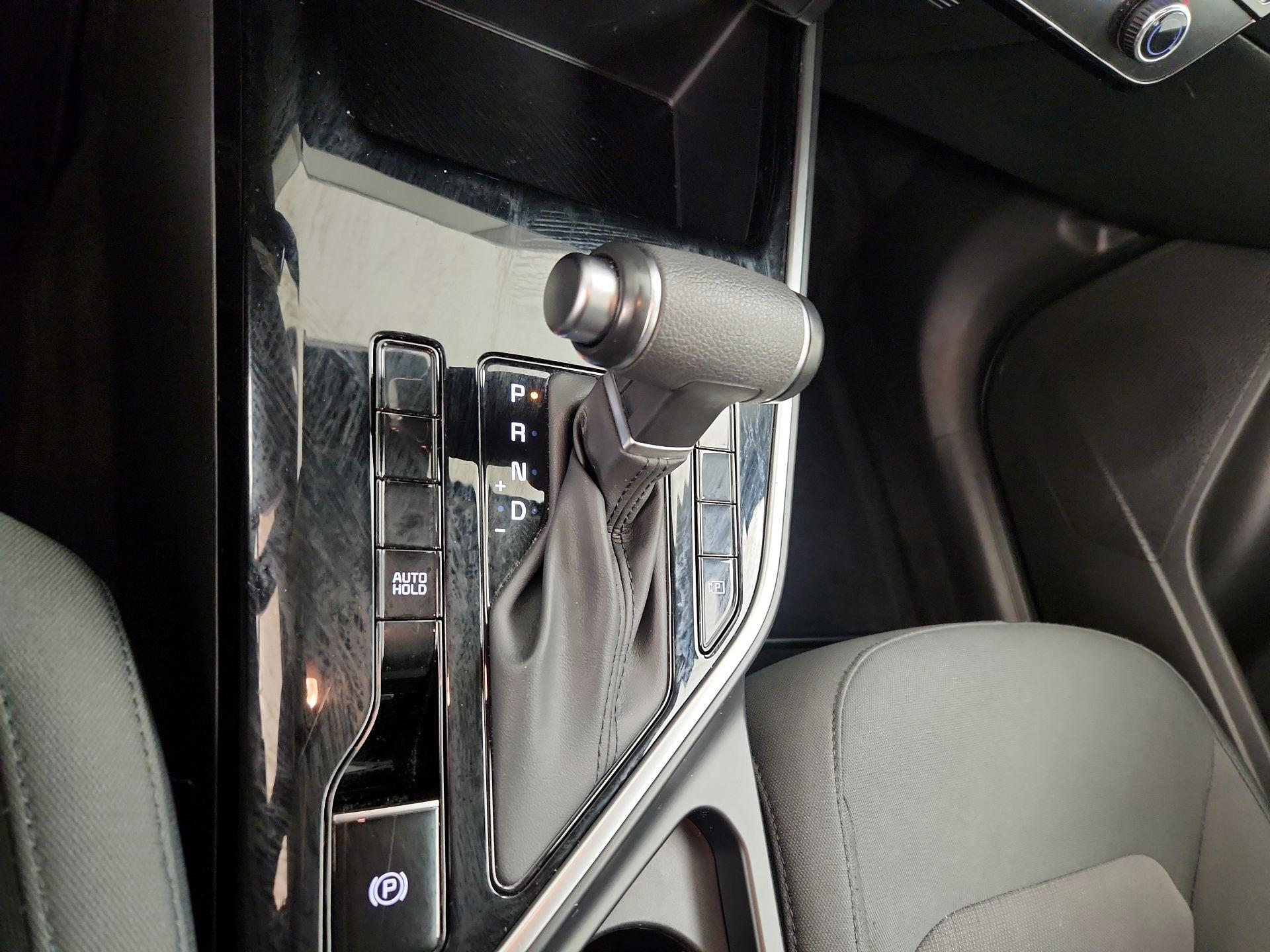Thumbnail: 2025 Kia Niro - 17