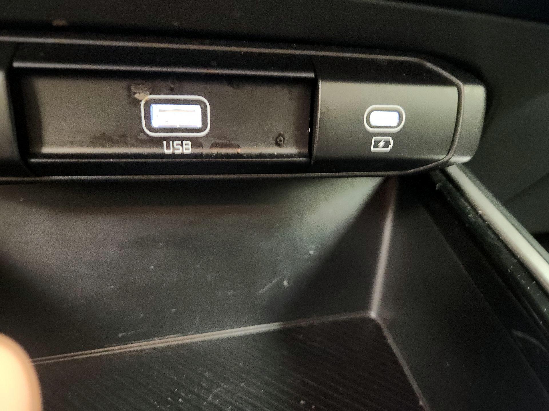 Thumbnail: 2025 Kia Niro - 18