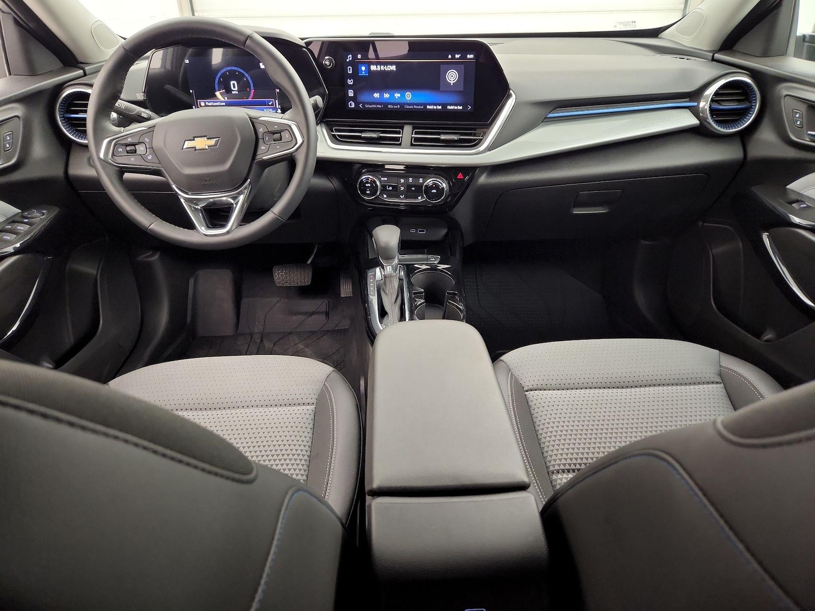 2025 Chevrolet Trax LT - Photo 10