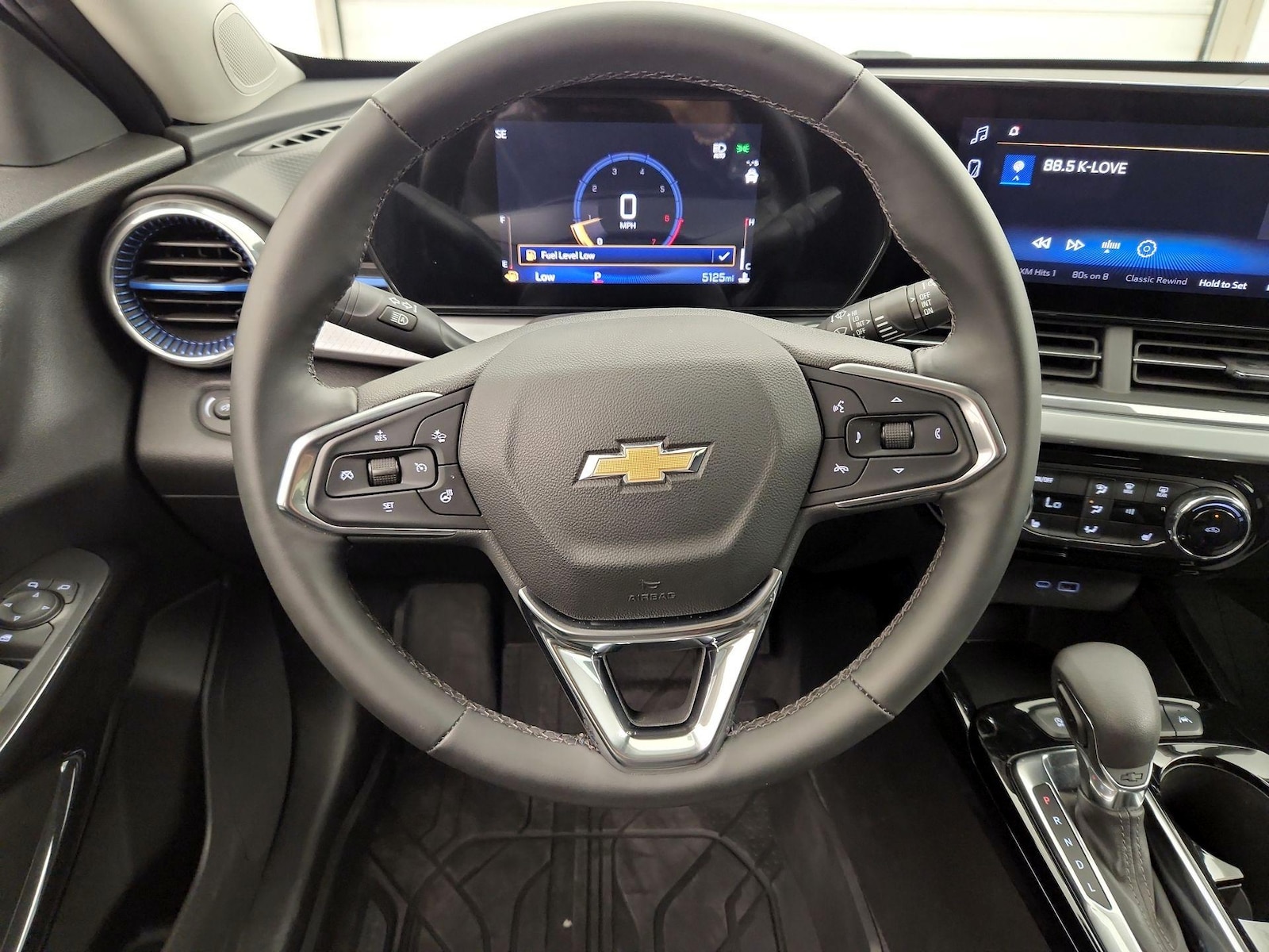 2025 Chevrolet Trax LT - Photo 11