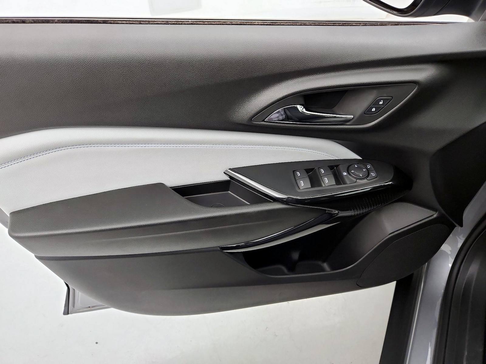 2025 Chevrolet Trax LT - Photo 13