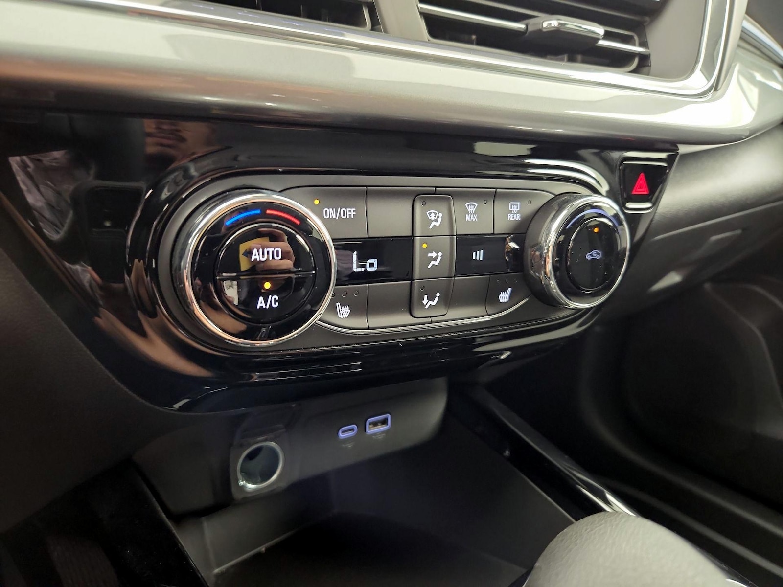 2025 Chevrolet Trax LT - Photo 17