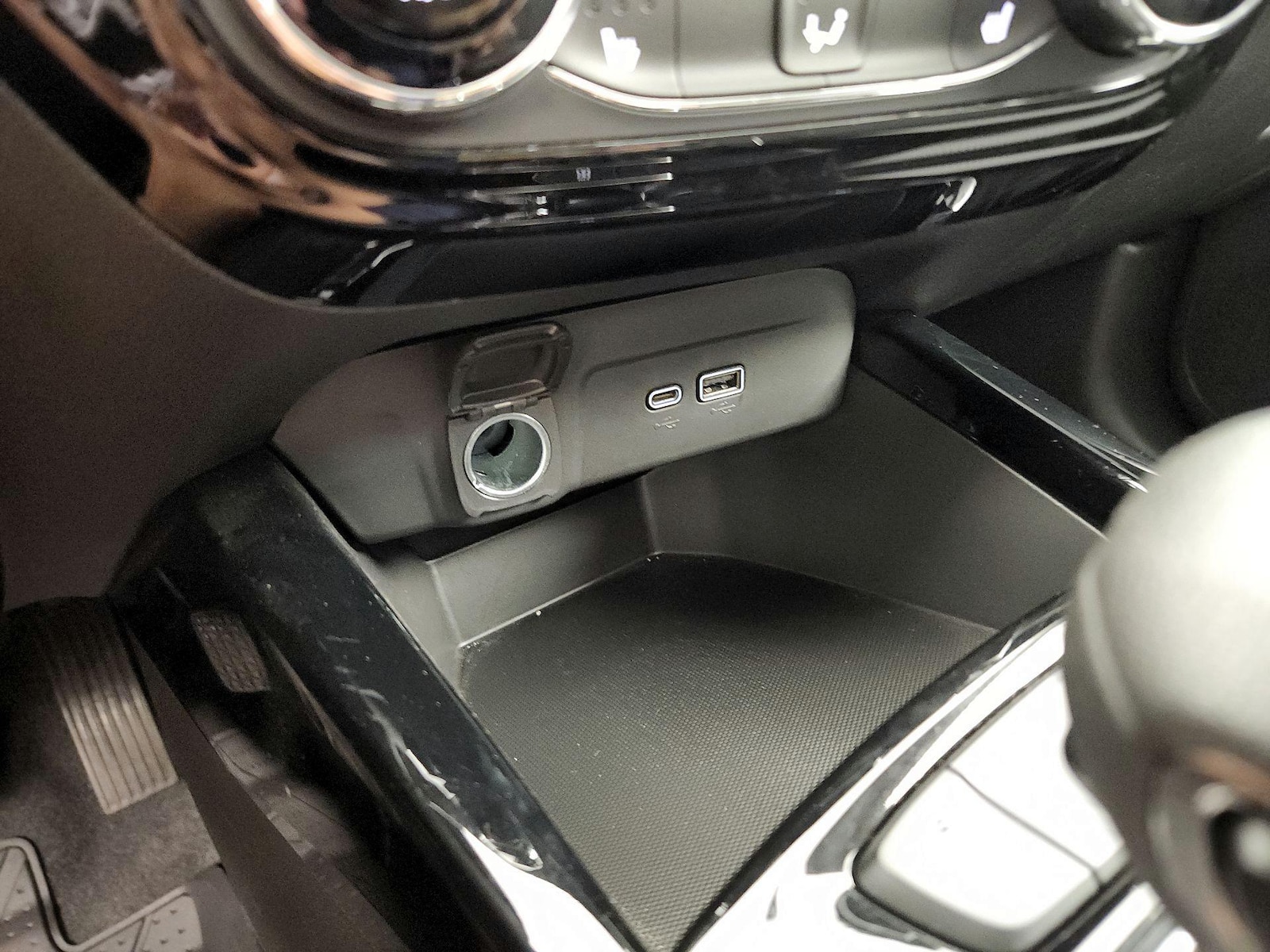 2025 Chevrolet Trax LT - Photo 19