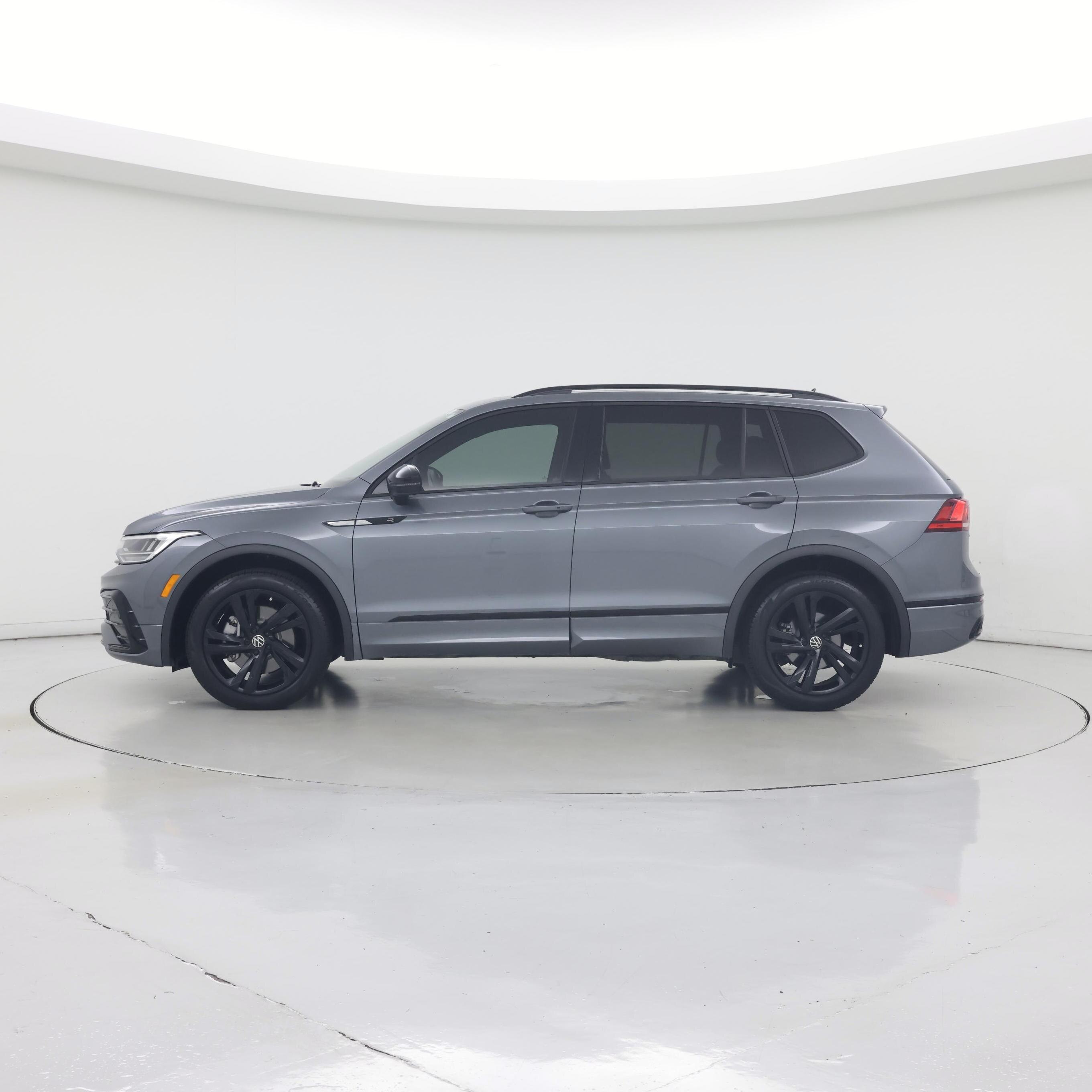Thumbnail: 2024 Volkswagen Tiguan - 3