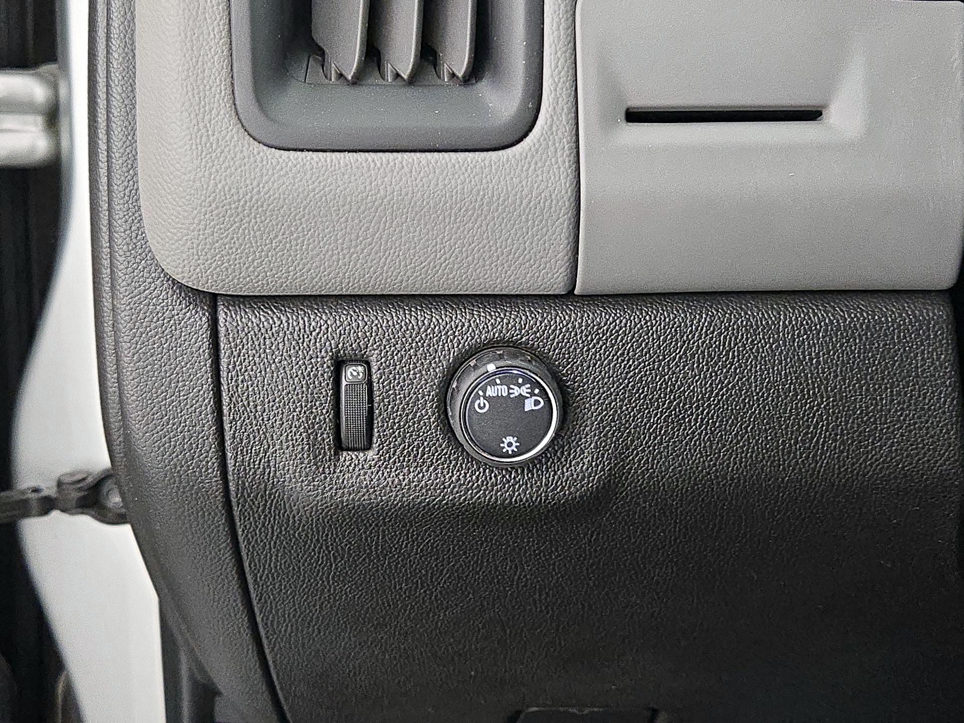 Thumbnail: 2015 Chevrolet Colorado - 13
