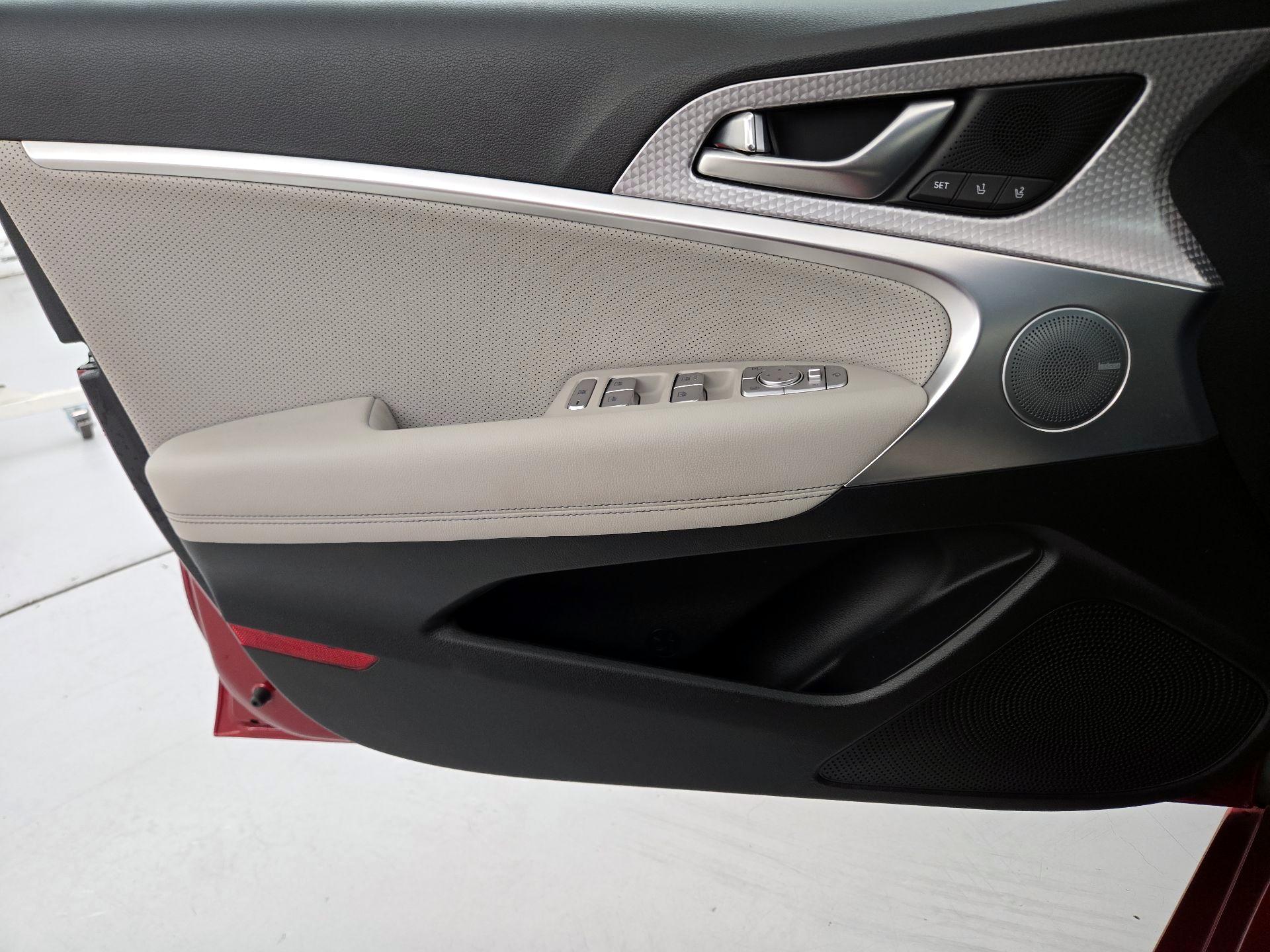 Thumbnail: 2023 Genesis G70 - 12