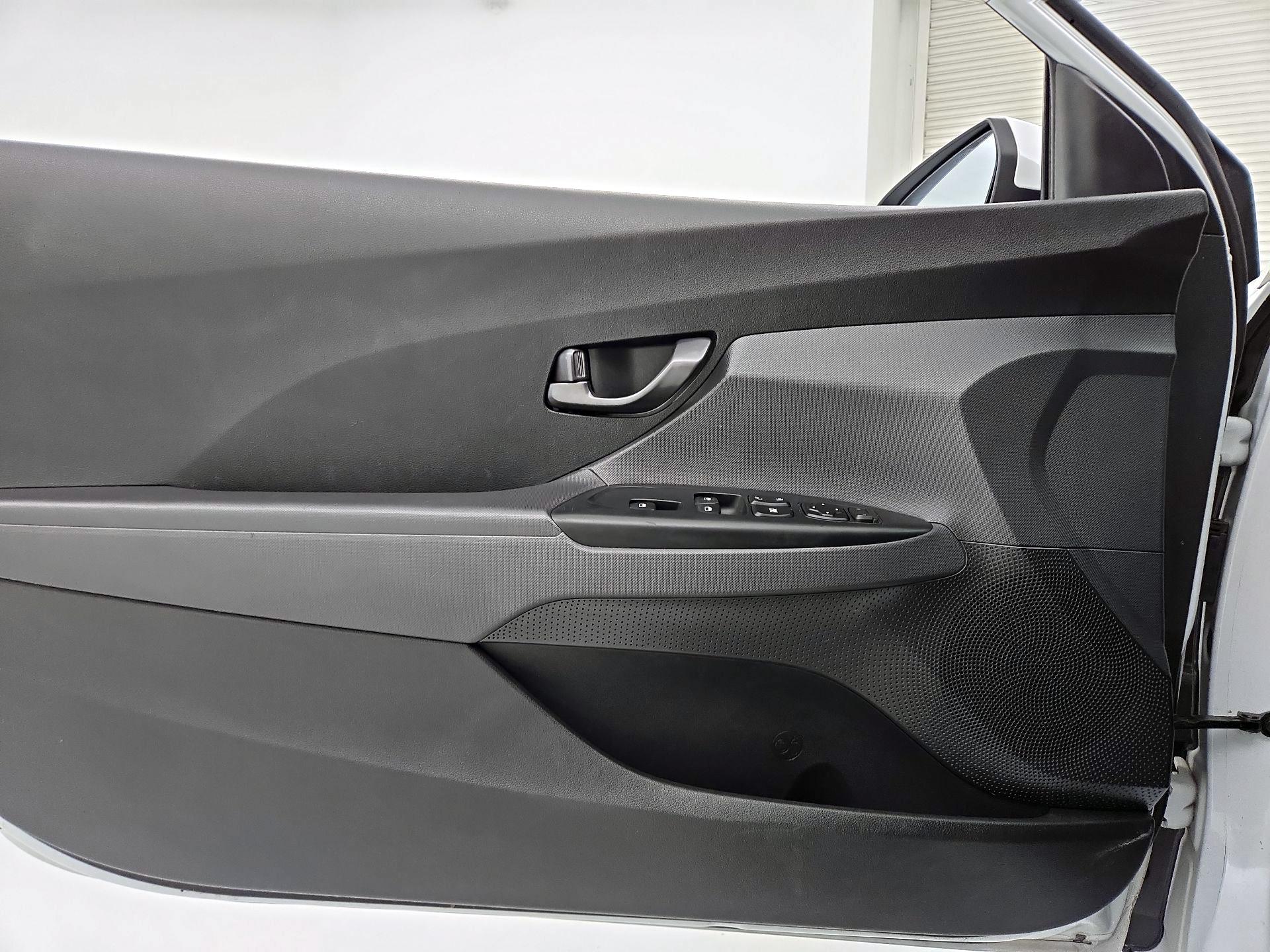 Thumbnail: 2020 Hyundai Veloster - 12