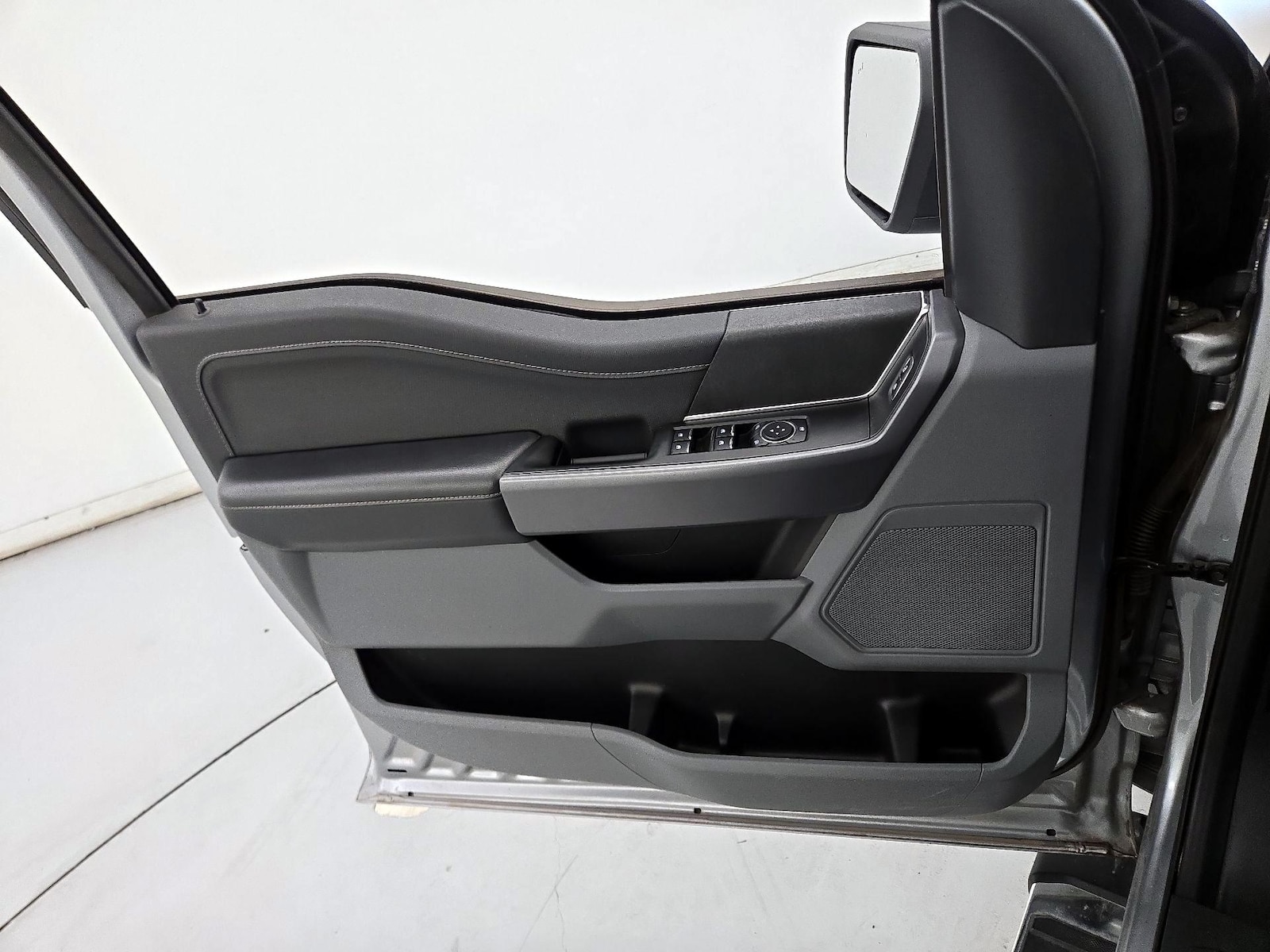 2025 Ford F-150 XLT - Photo 13