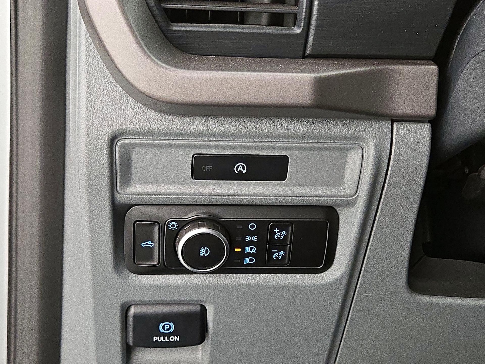2025 Ford F-150 XLT - Photo 14