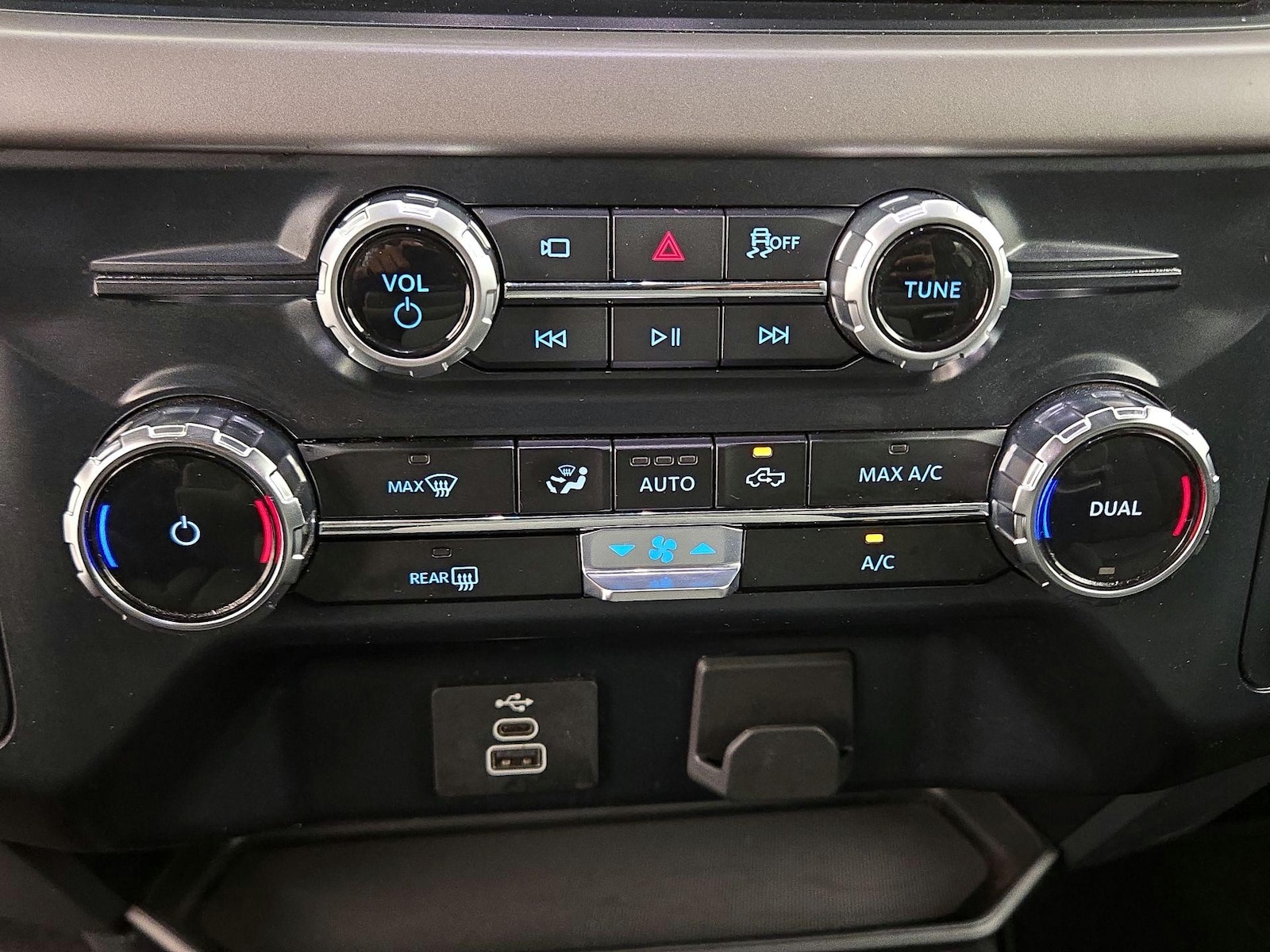 2025 Ford F-150 XLT - Photo 17