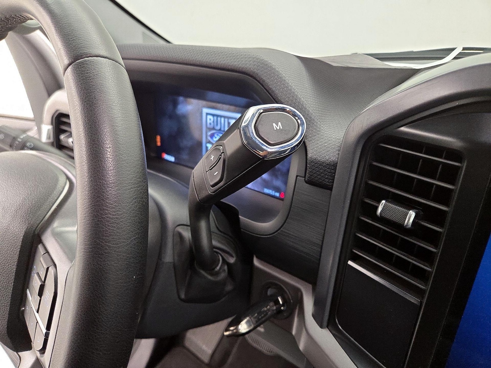2025 Ford F-150 XLT - Photo 18