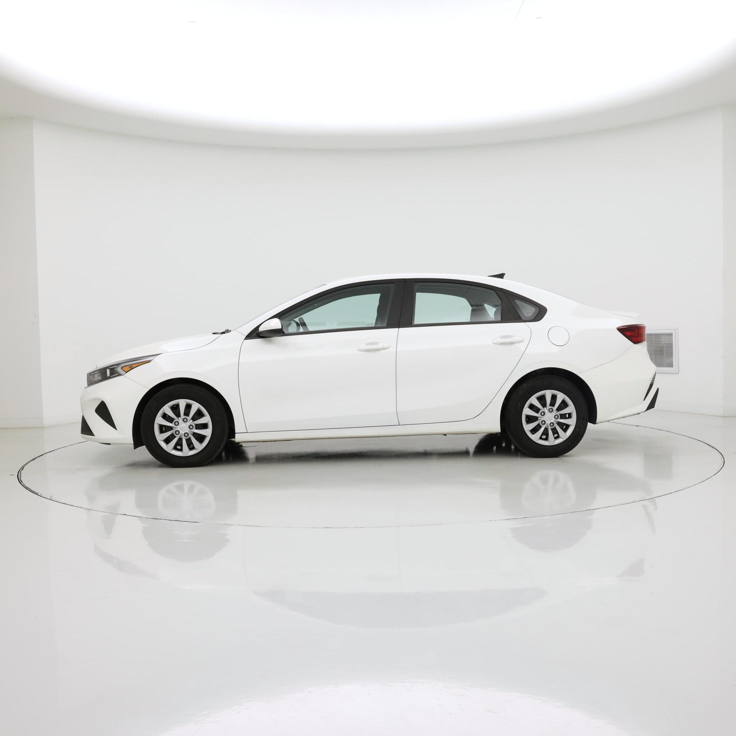 Thumbnail: 2024 Kia Forte - 3