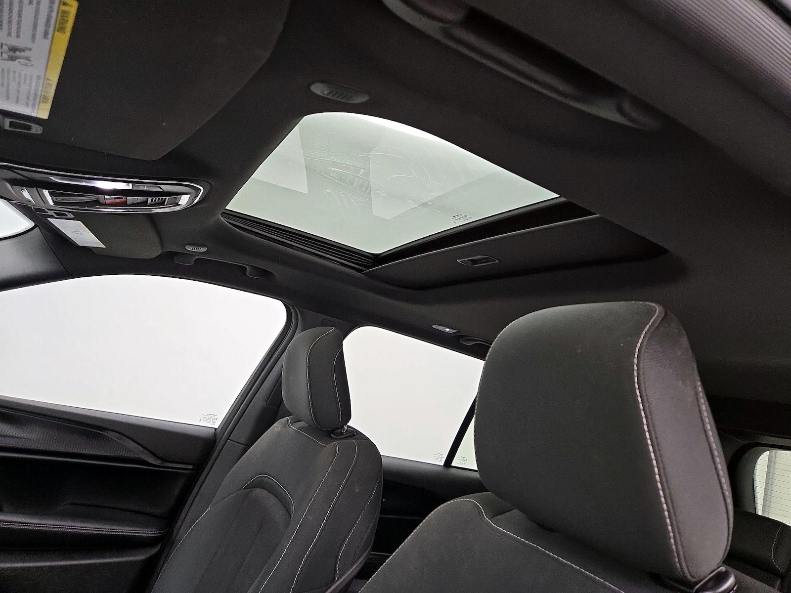 Sunroof(s) & Overhead Airbags