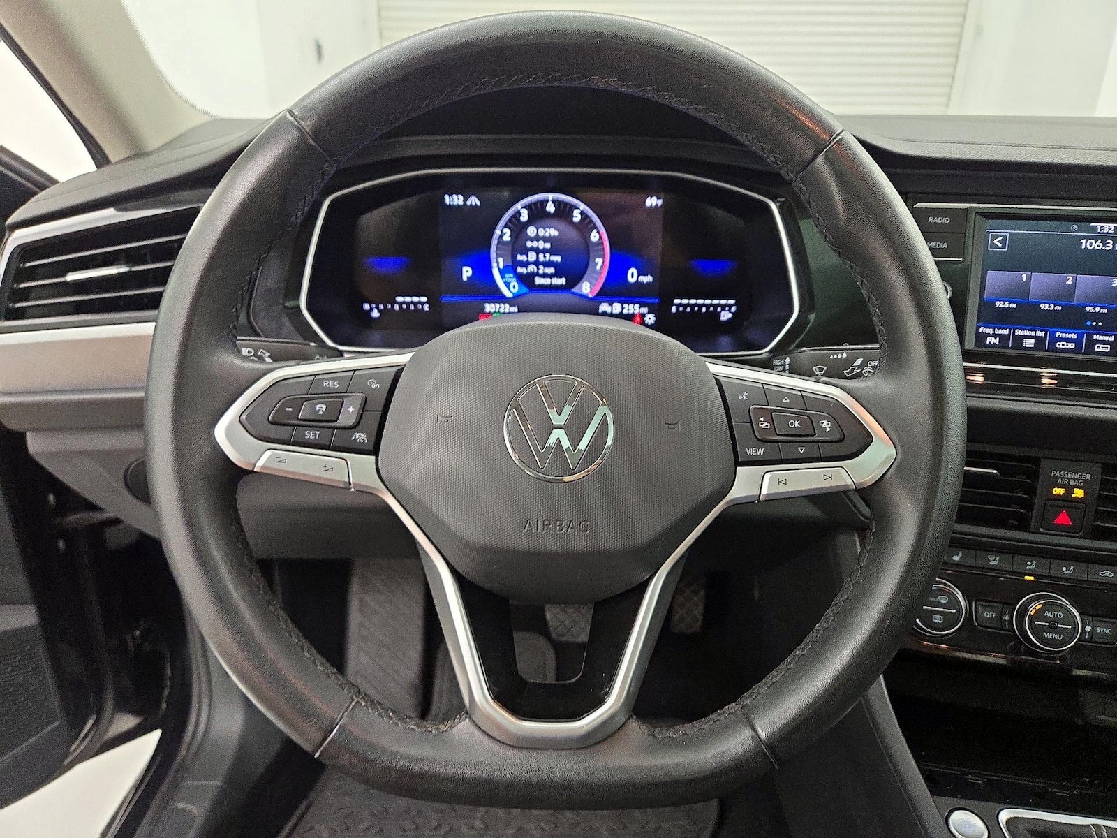 2024 Volkswagen Jetta SE - Photo 11