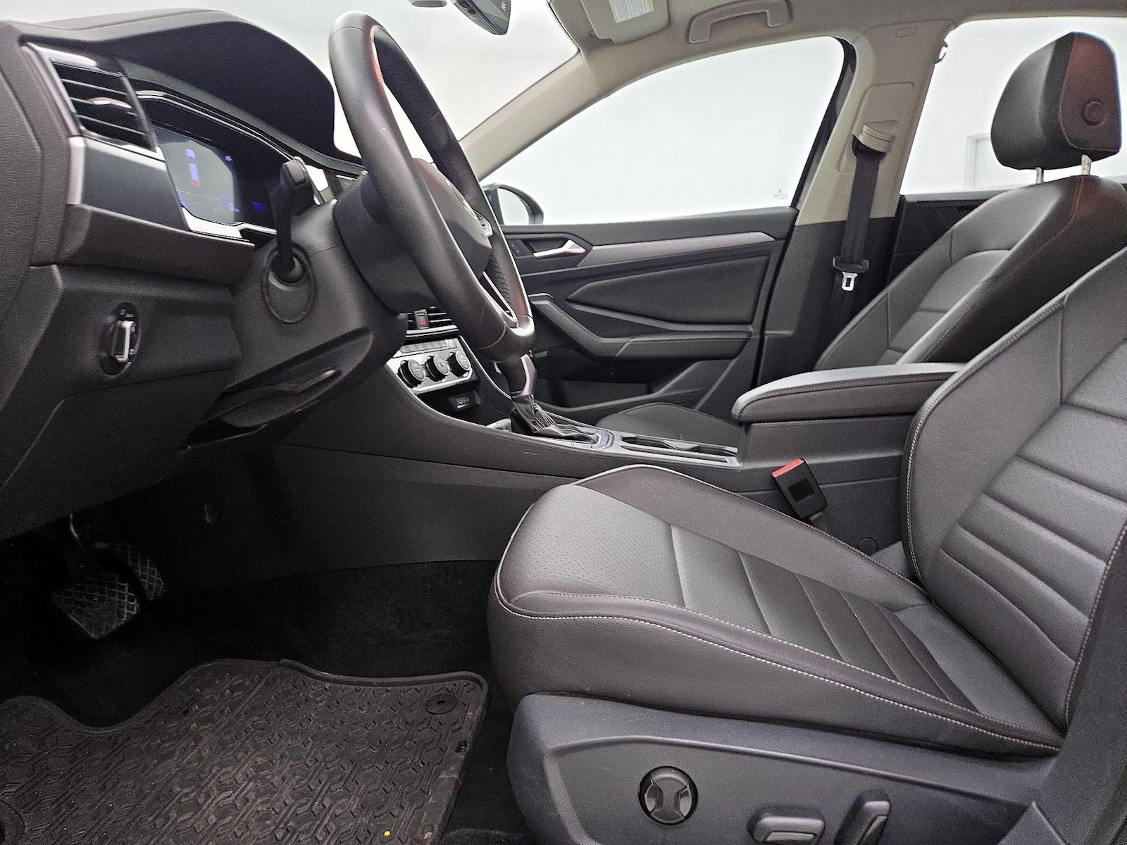 2024 Volkswagen Jetta SE - Photo 12