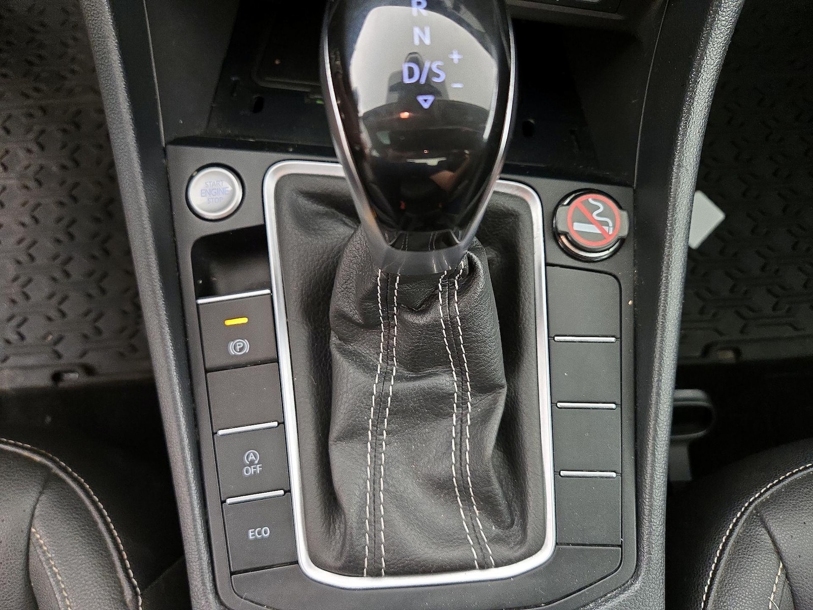 2024 Volkswagen Jetta SE - Photo 18