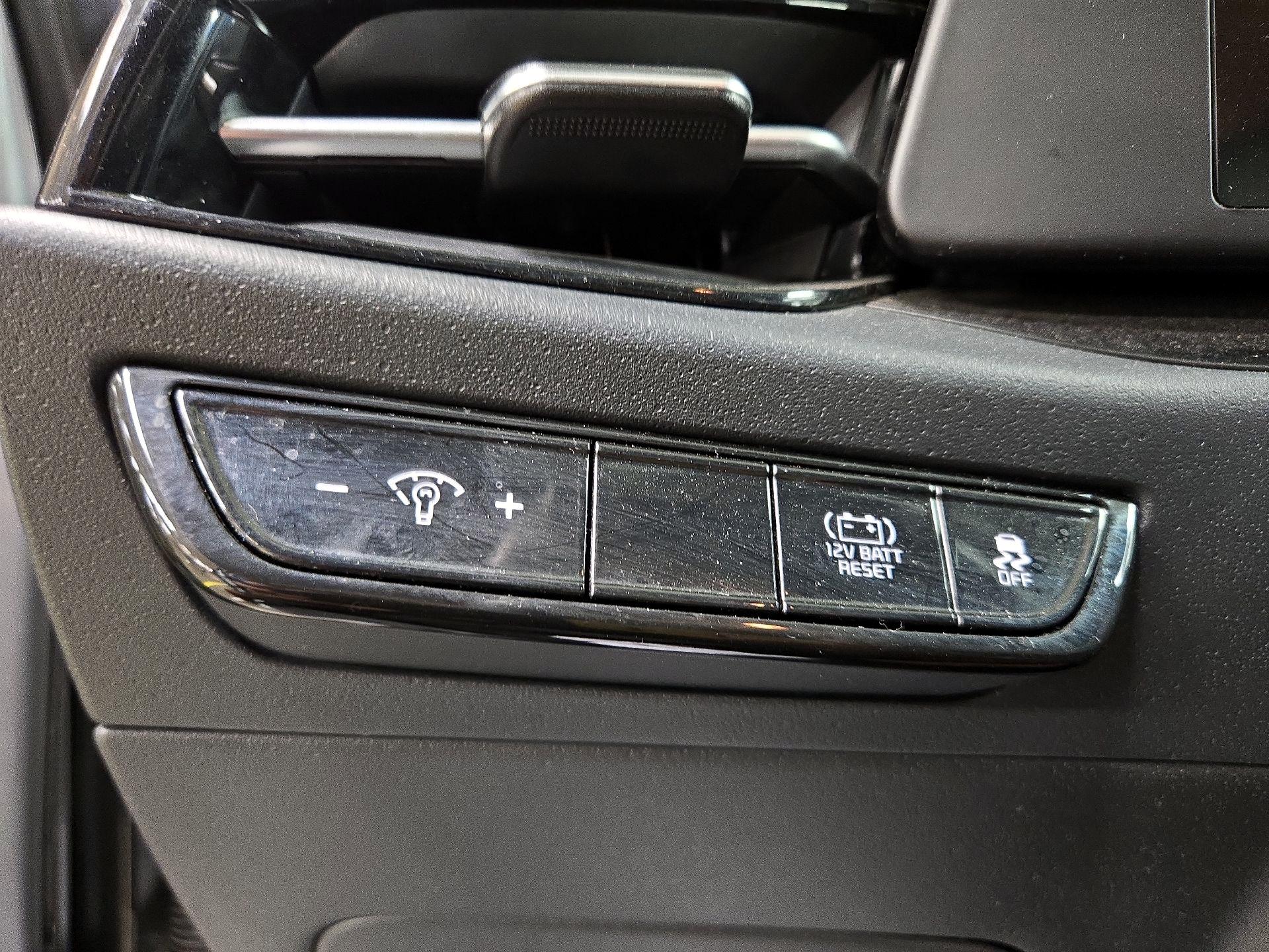 Thumbnail: 2025 Kia Niro - 13