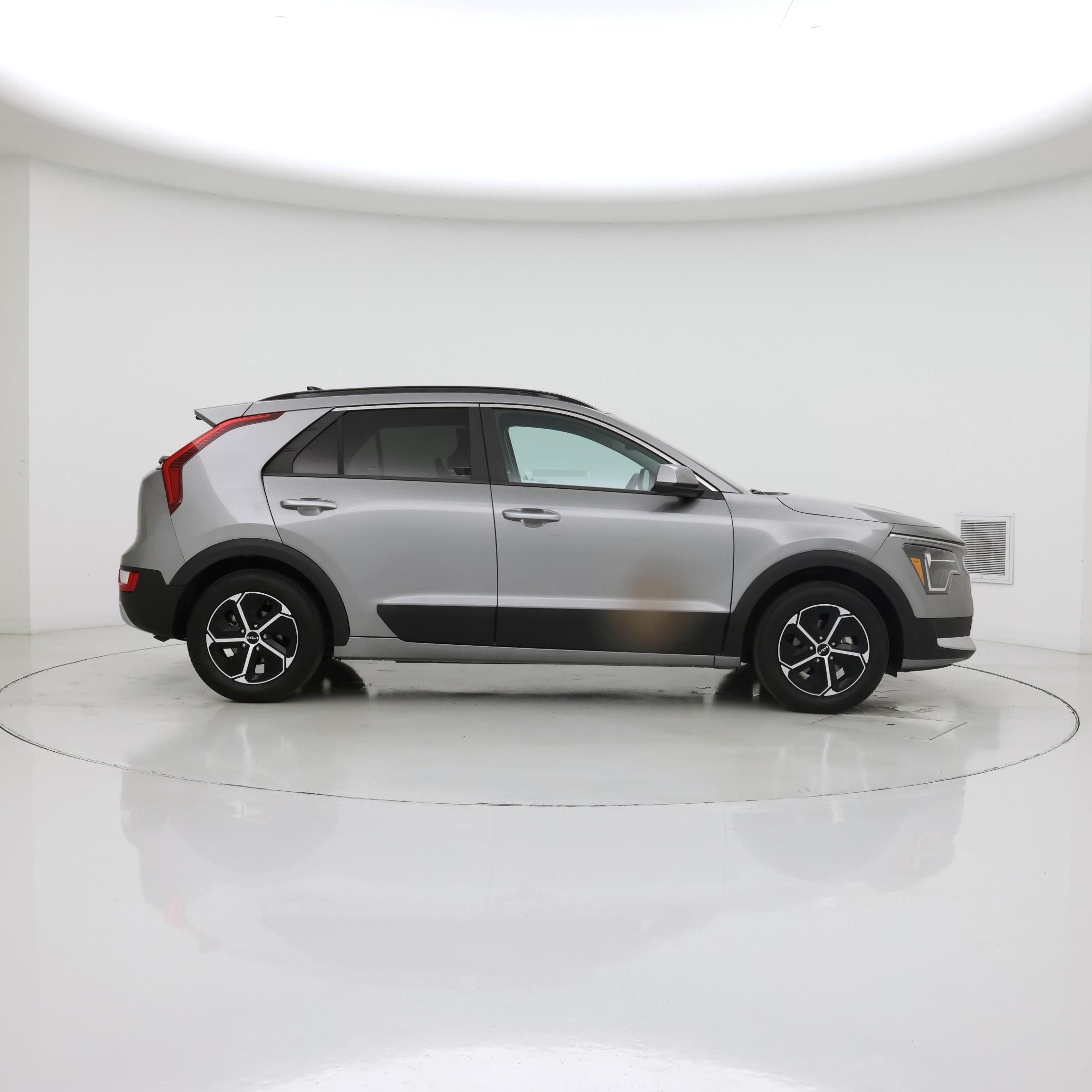 Thumbnail: 2025 Kia Niro - 7