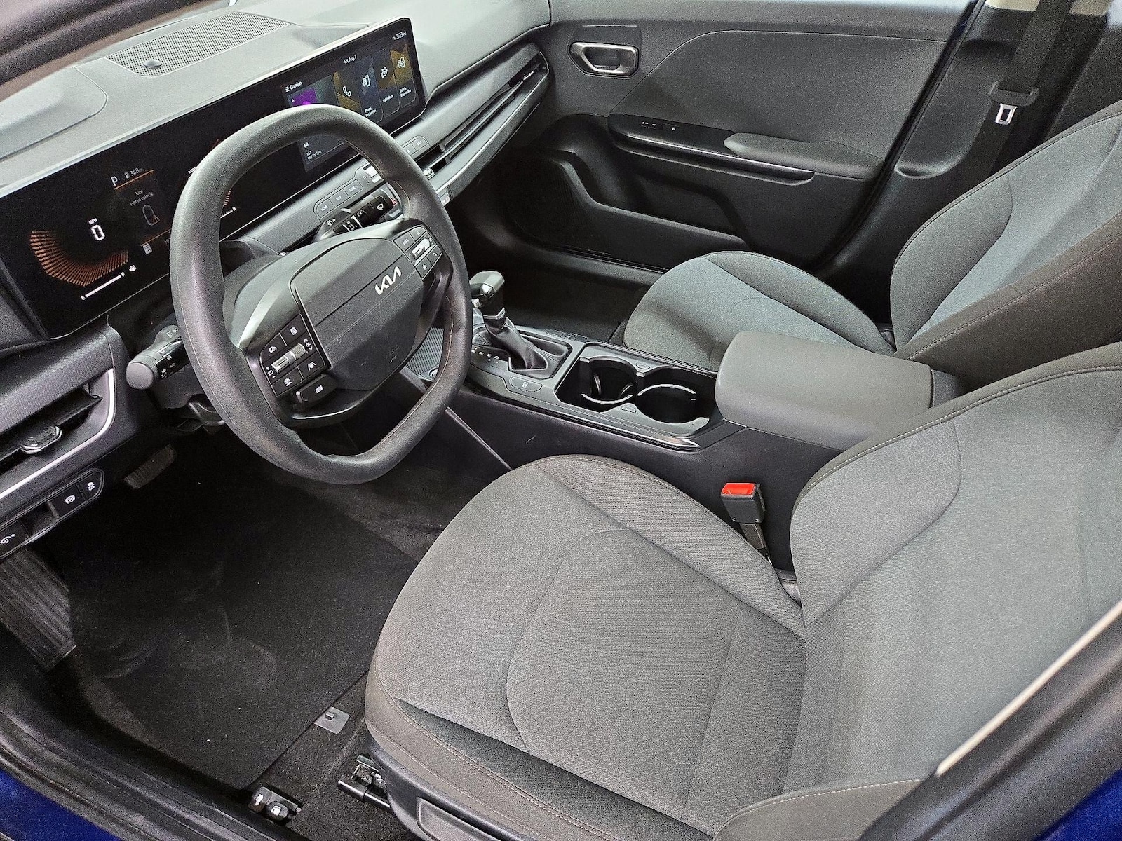 2025 Kia K4 LXS - Photo 12