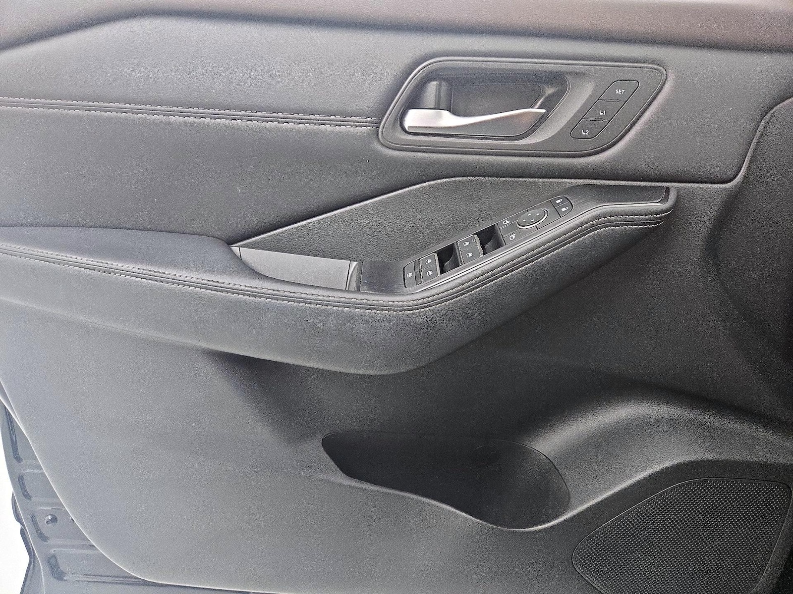 2023 Nissan Rogue SL - Photo 13