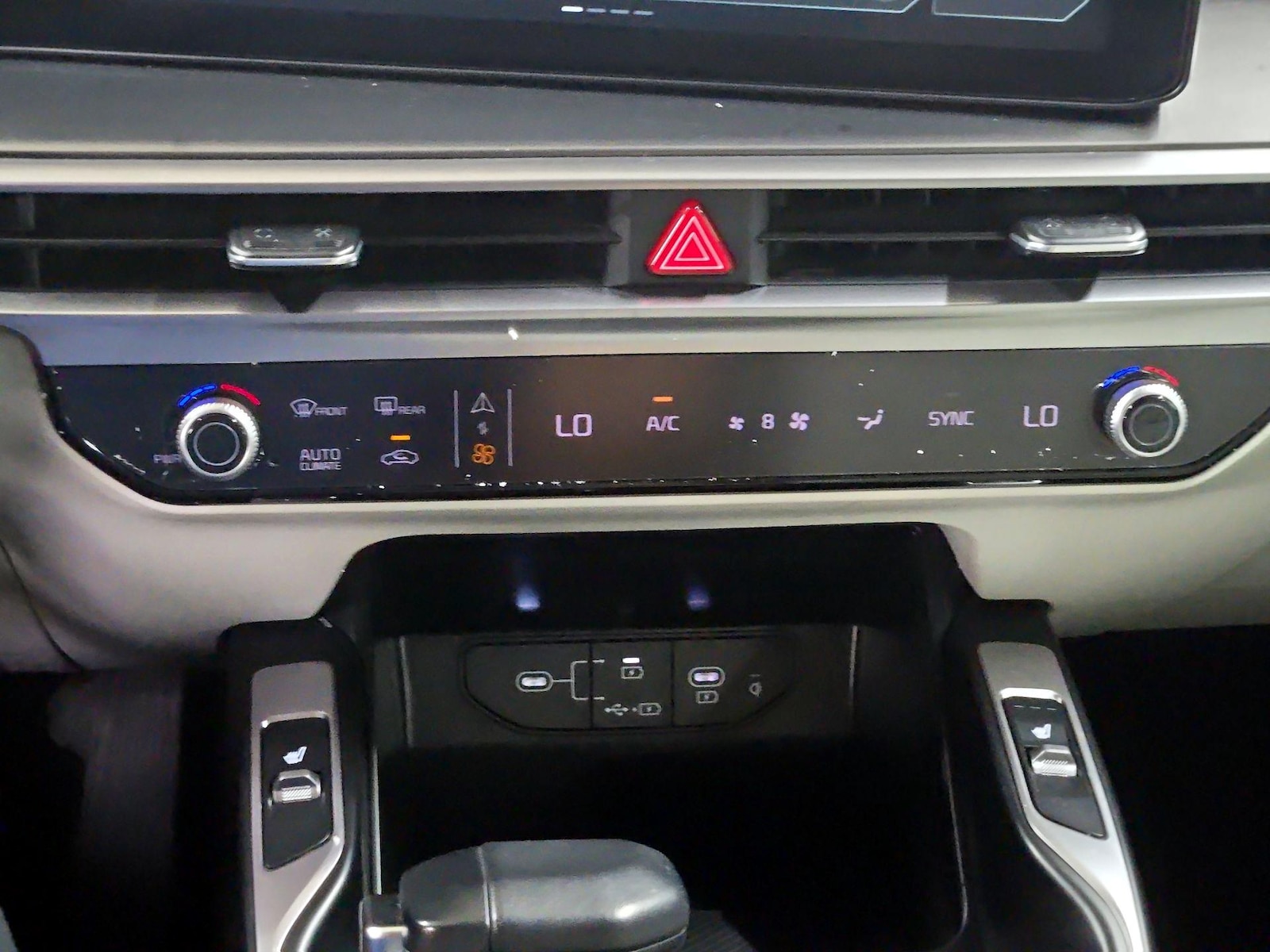 2025 Kia Sorento S - Photo 18