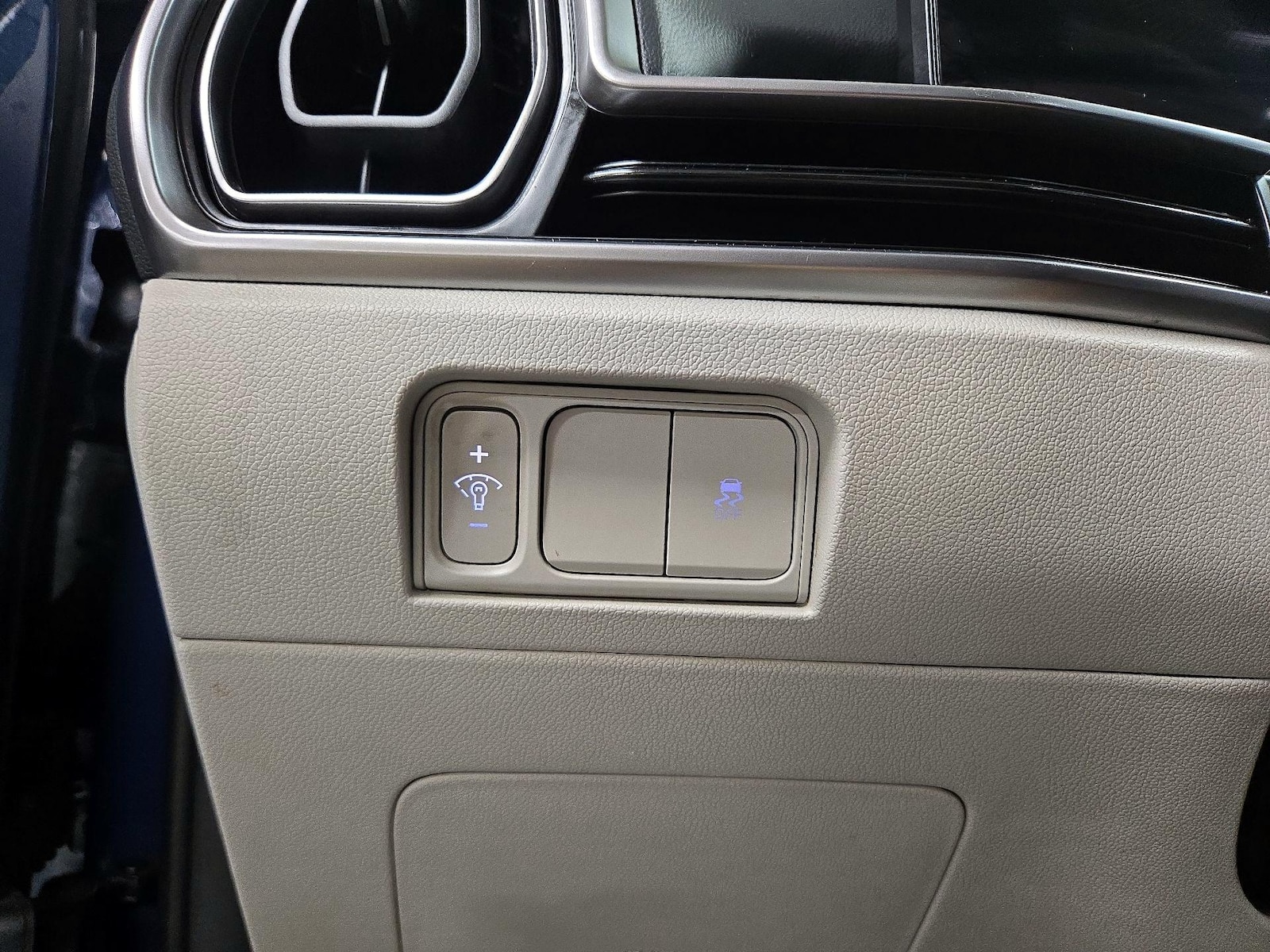 2025 Kia Sorento S - Photo 14