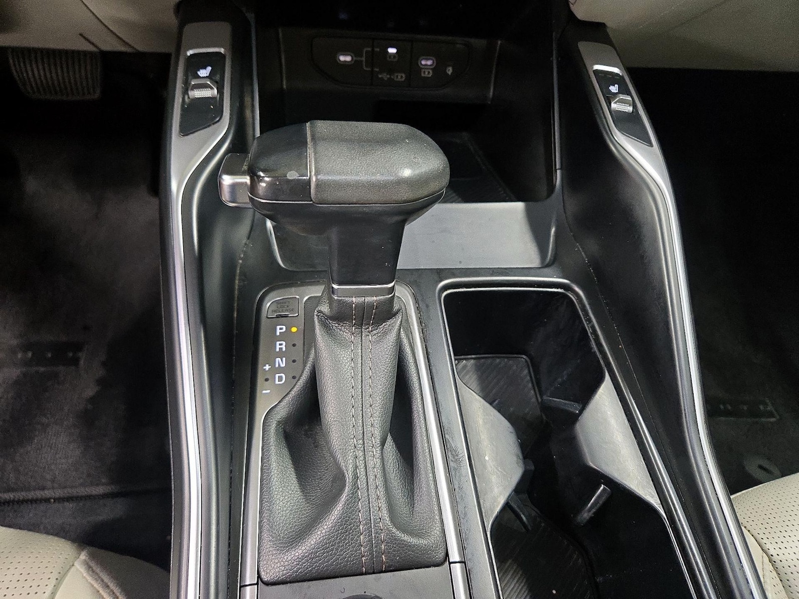 2025 Kia Sorento S - Photo 19
