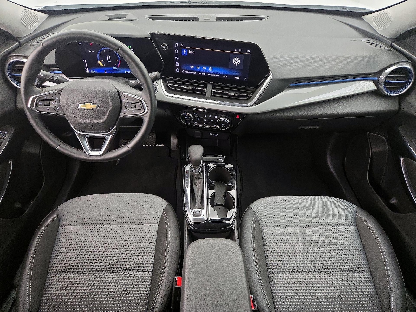 2025 Chevrolet Trax LT - Photo 10