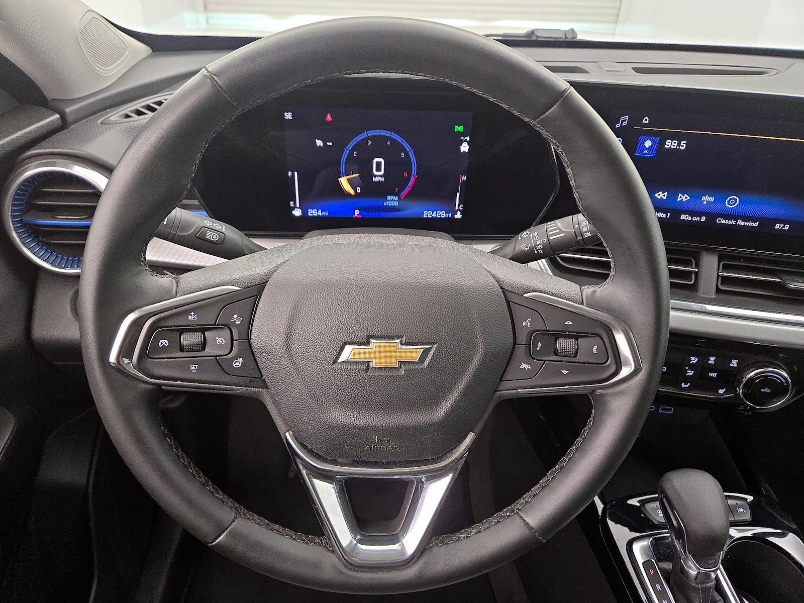 2025 Chevrolet Trax LT - Photo 11
