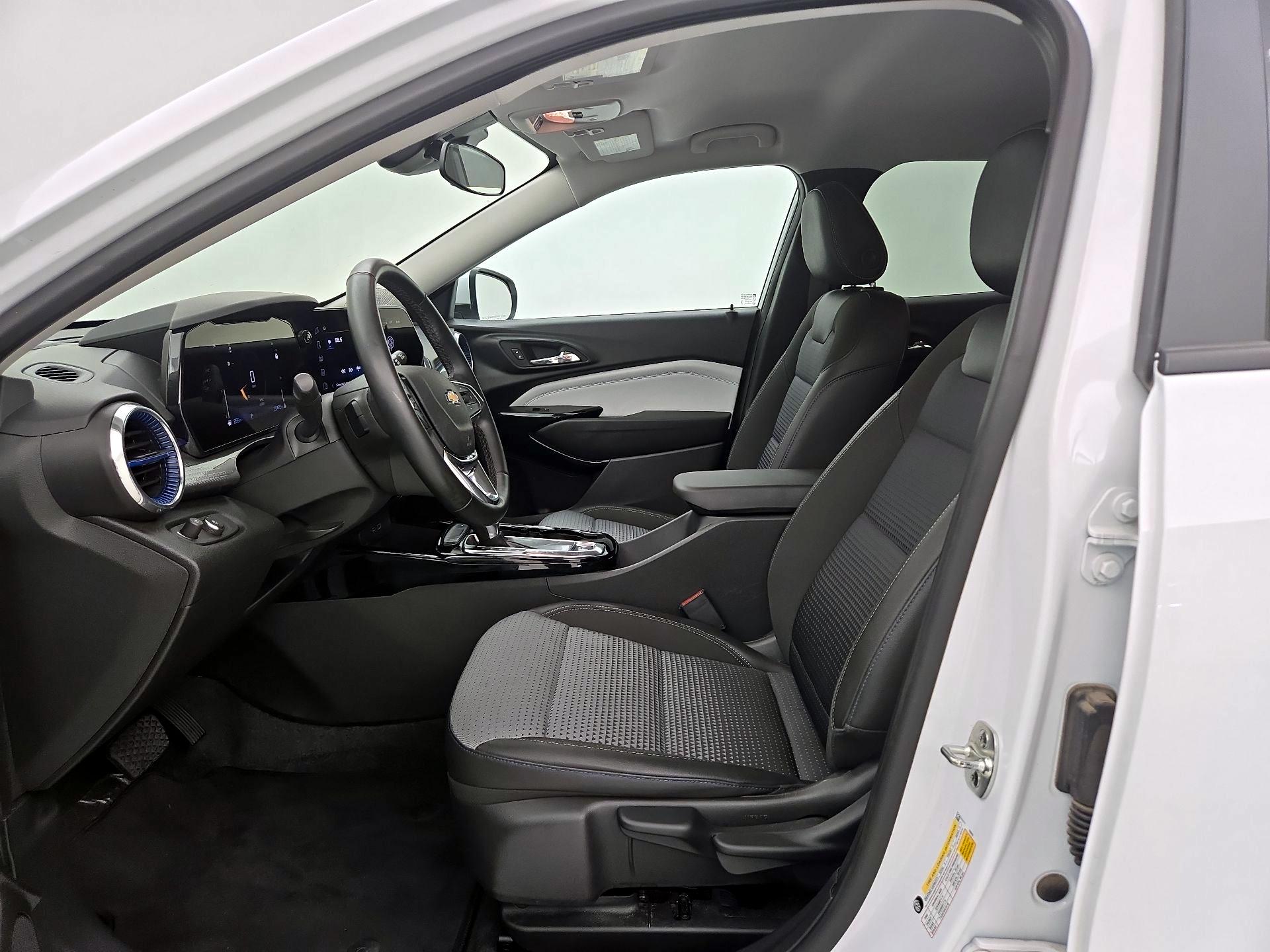 Thumbnail: 2025 Chevrolet Trax - 11