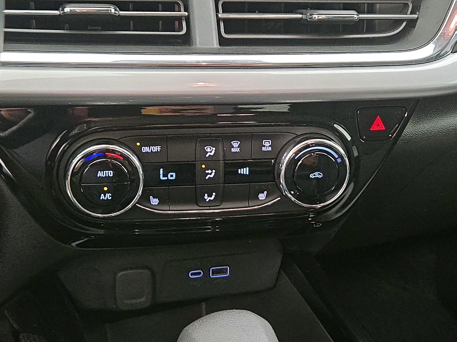 2025 Chevrolet Trax LT - Photo 17