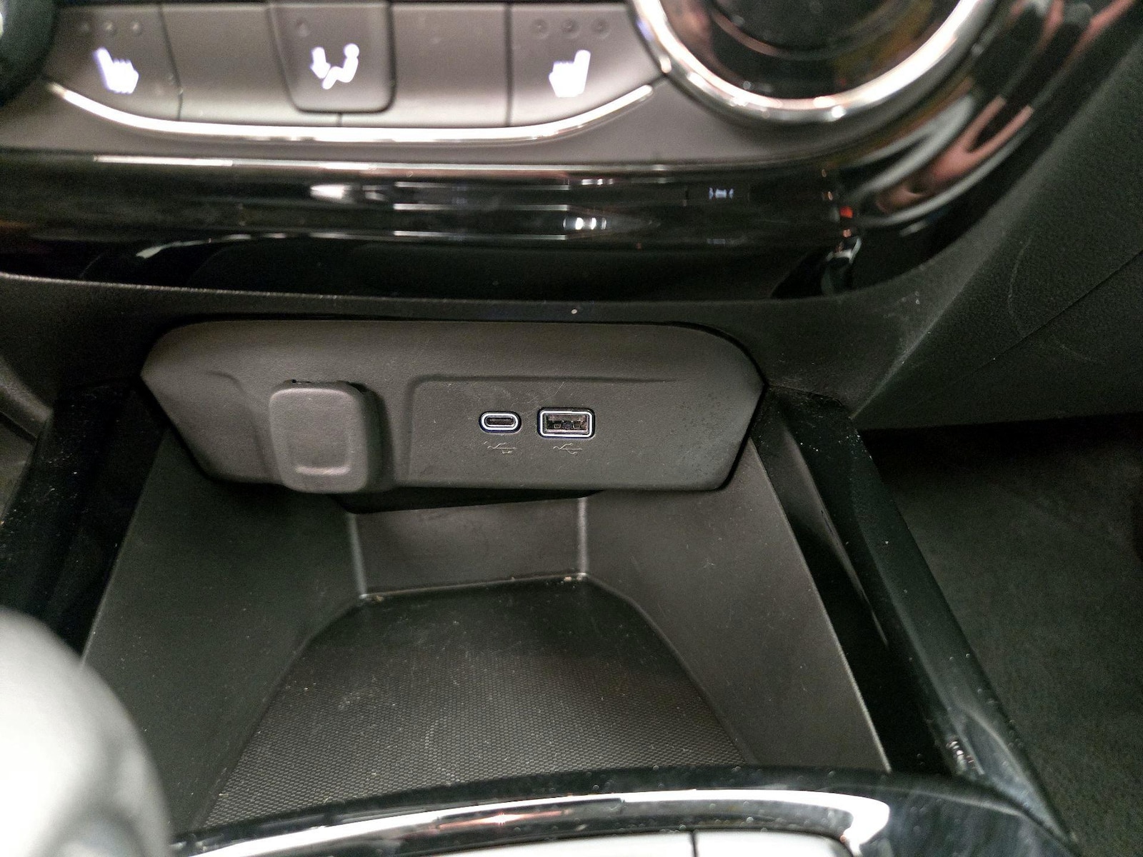 2025 Chevrolet Trax LT - Photo 19