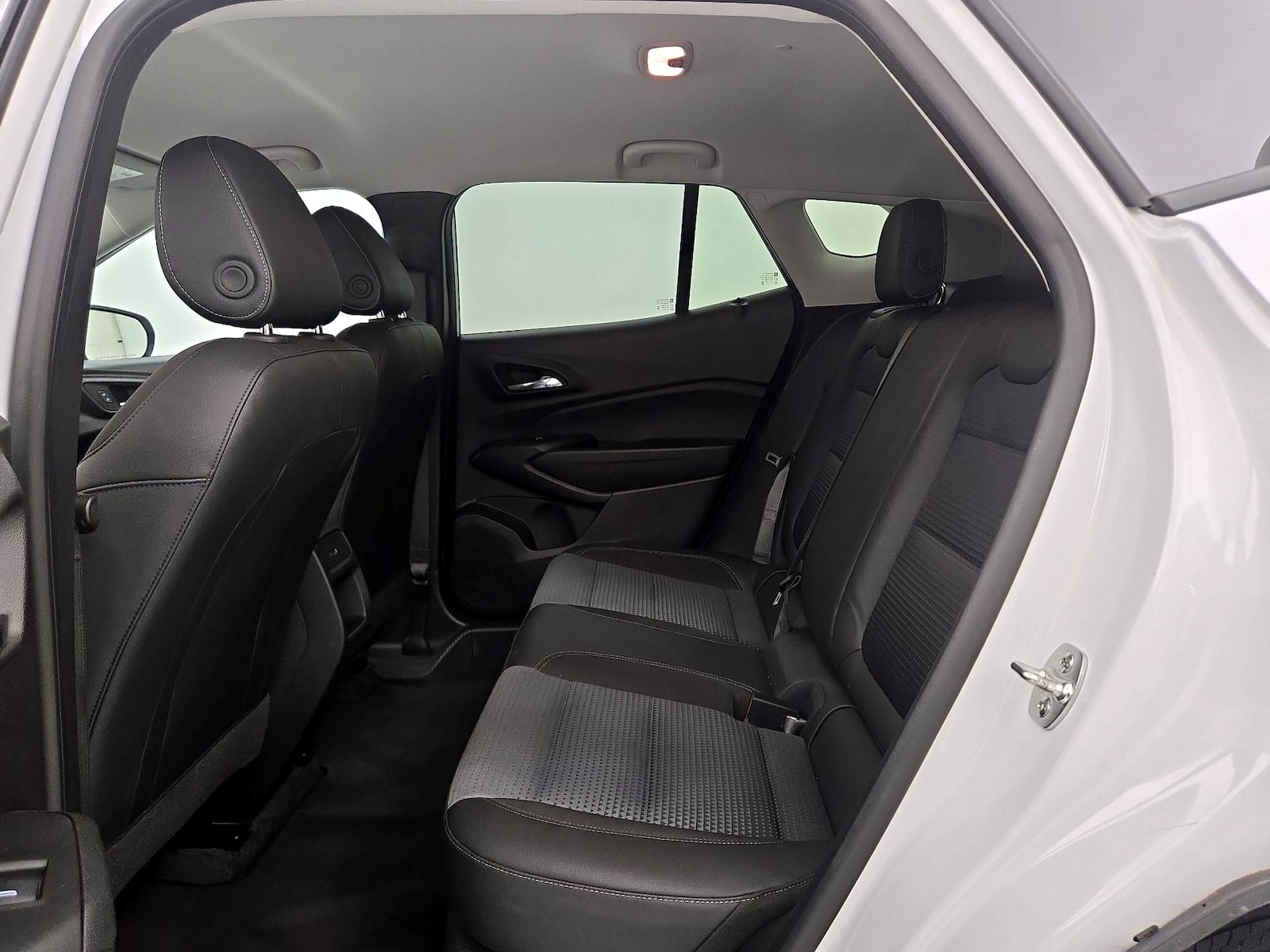 2025 Chevrolet Trax LT - Photo 20
