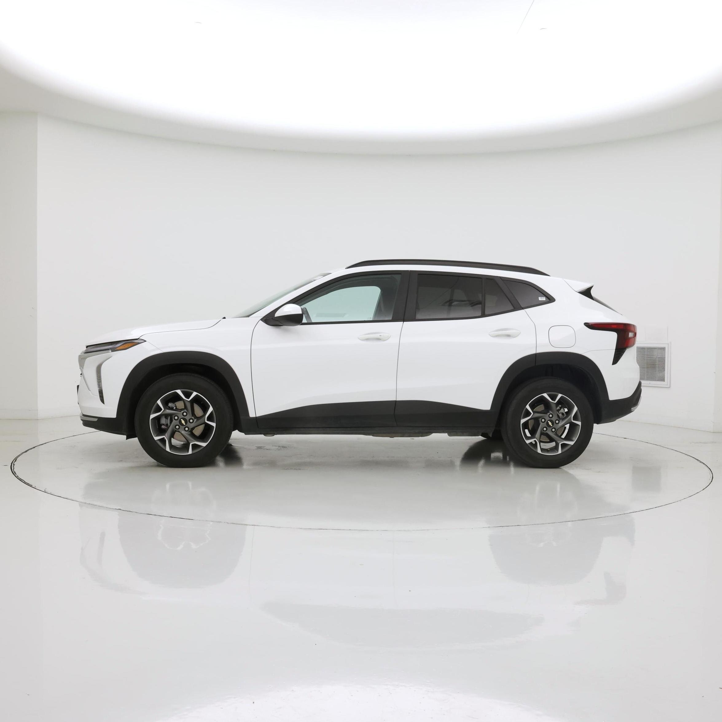 Thumbnail: 2025 Chevrolet Trax - 3