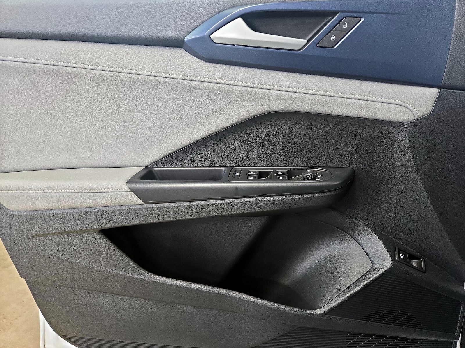 2024 Volkswagen Taos SE - Photo 13