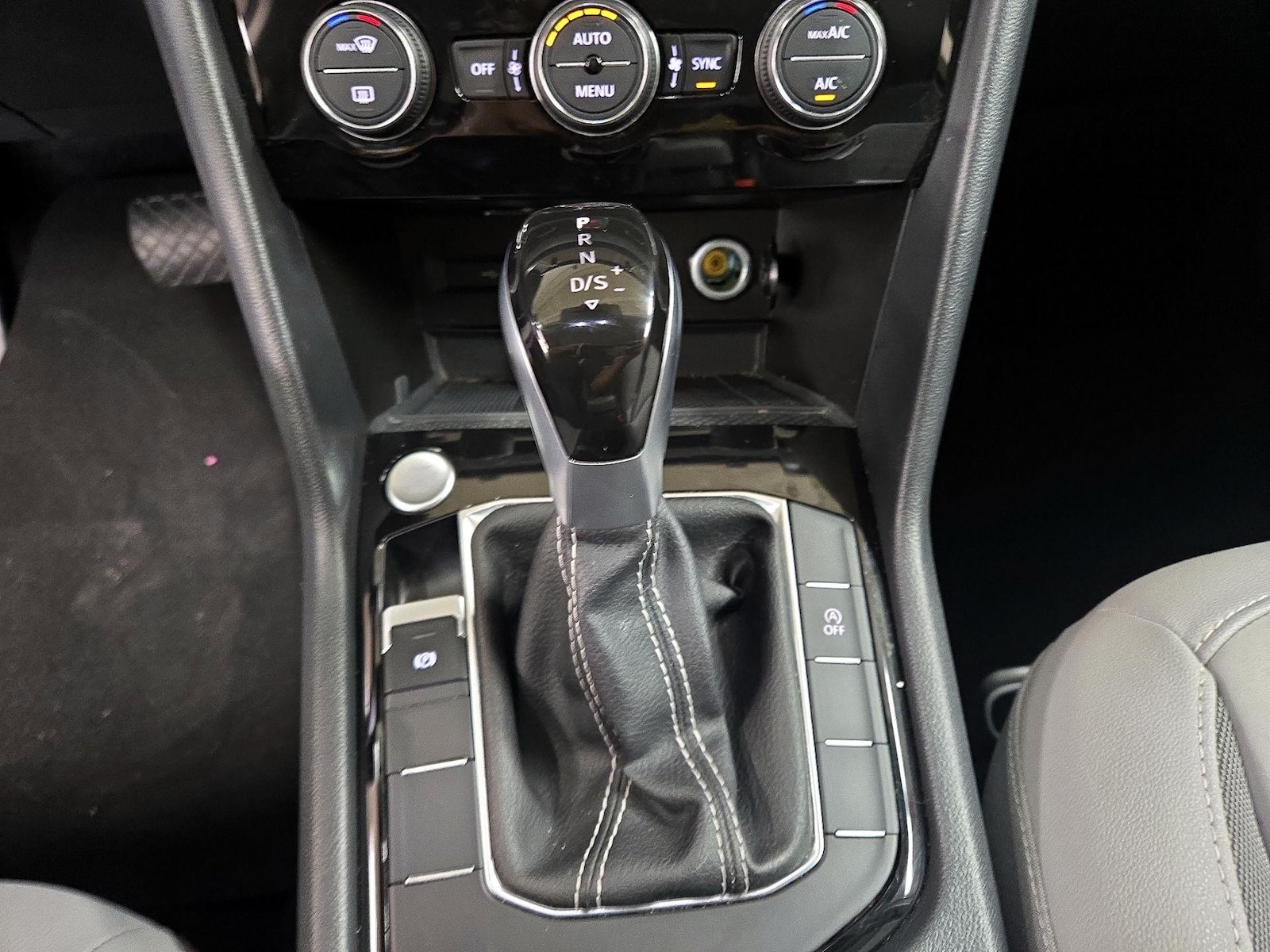 2024 Volkswagen Taos SE - Photo 17