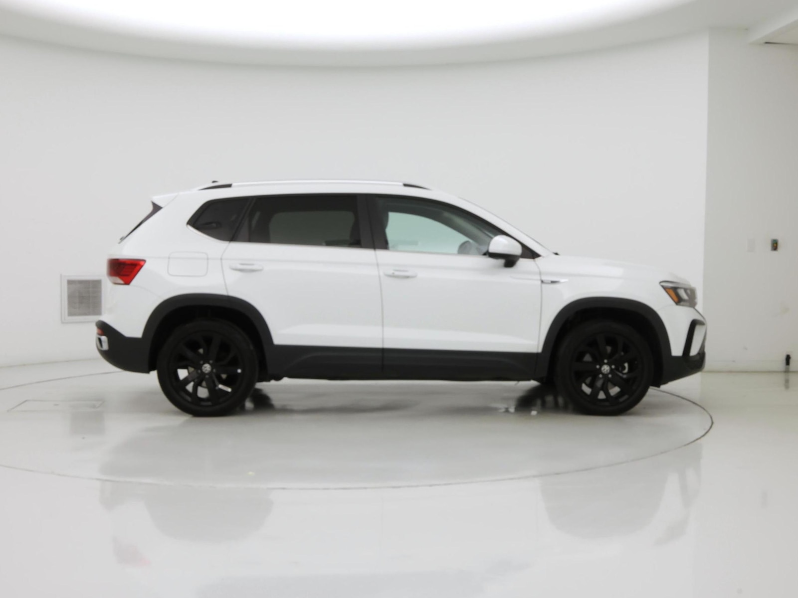2024 Volkswagen Taos SE - Photo 8