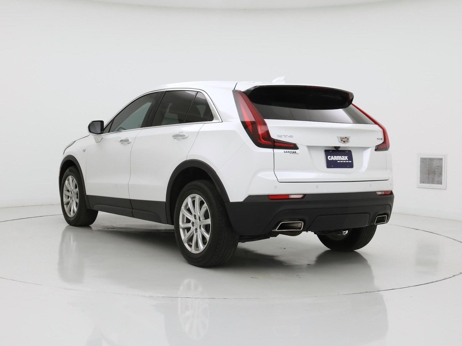 2023 Cadillac XT4 Luxury - Photo 3
