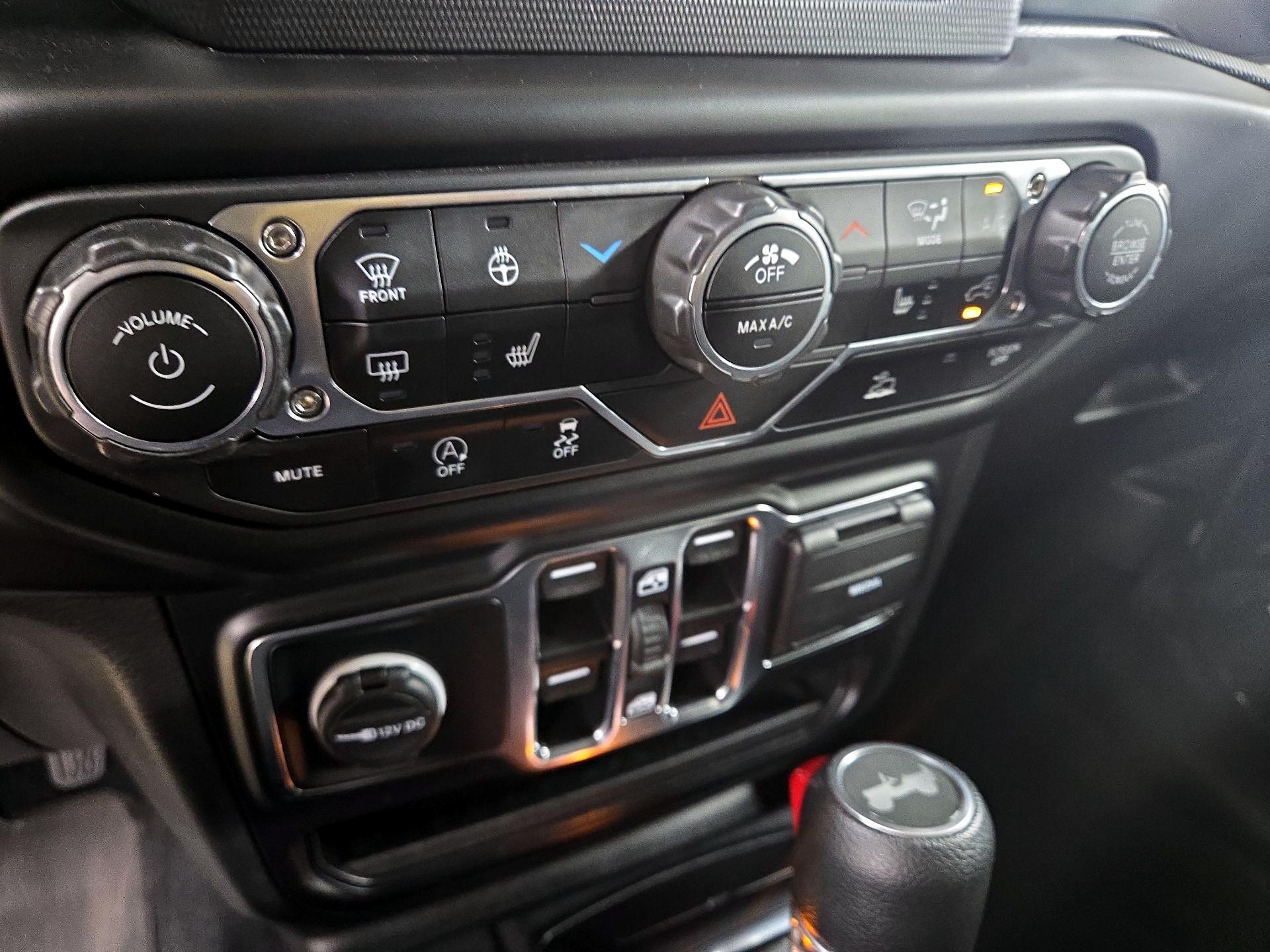 Thumbnail: 2022 Jeep Wrangler - 16