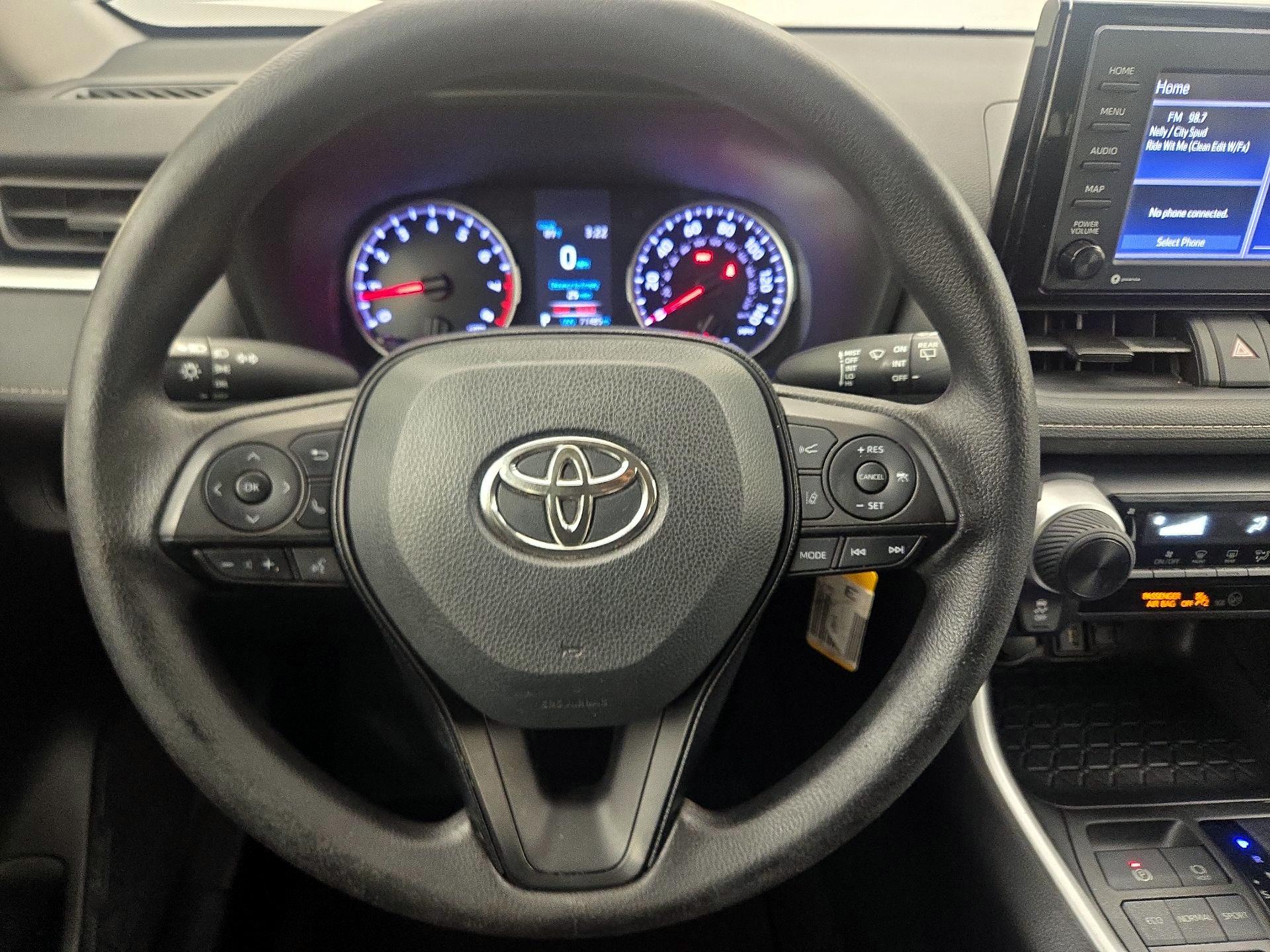 Thumbnail: 2020 Toyota RAV4 - 10