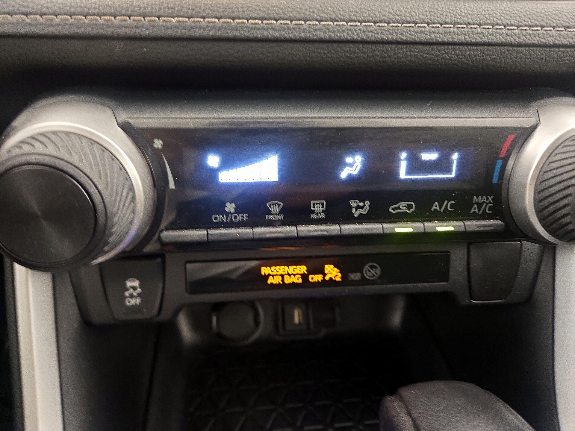 Thumbnail: 2020 Toyota RAV4 - 16