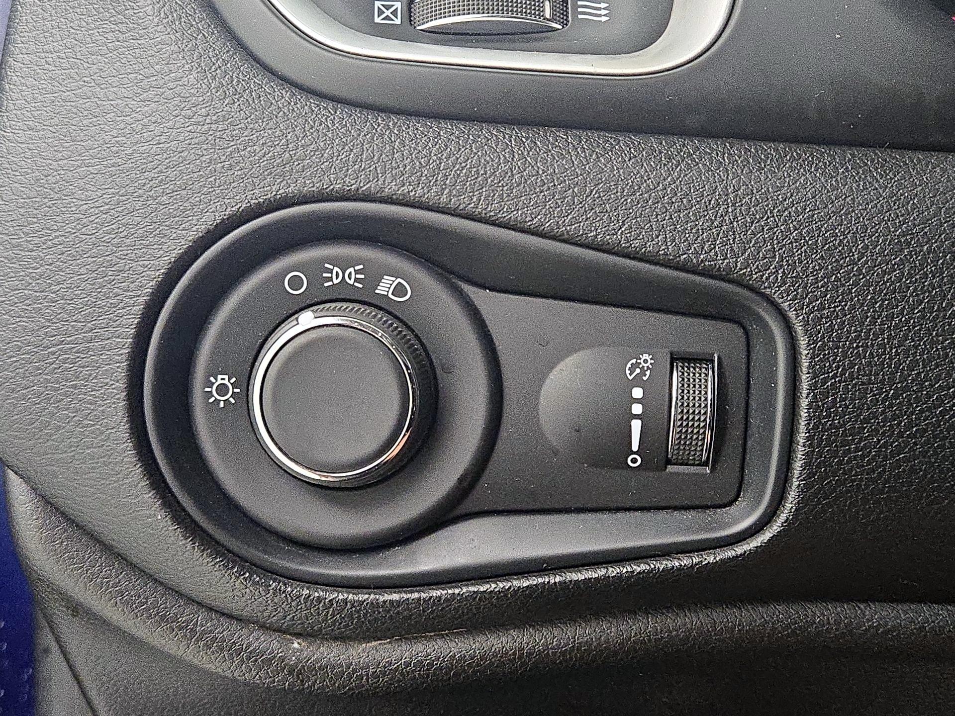 Thumbnail: 2021 Jeep Renegade - 13
