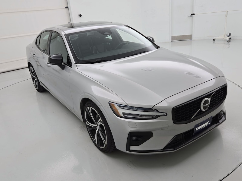 2024 Volvo S60 B5 Plus Dark Theme