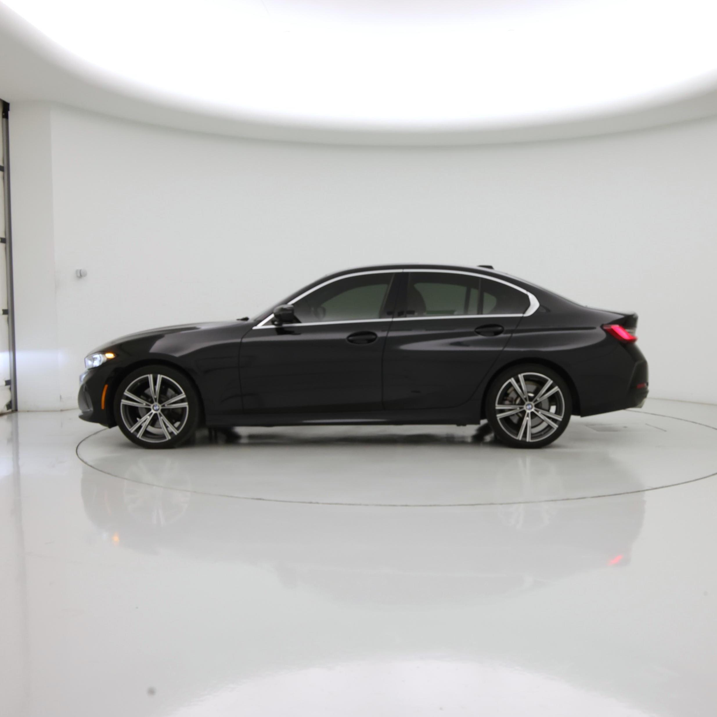 Thumbnail: 2024 BMW 3 Series - 3