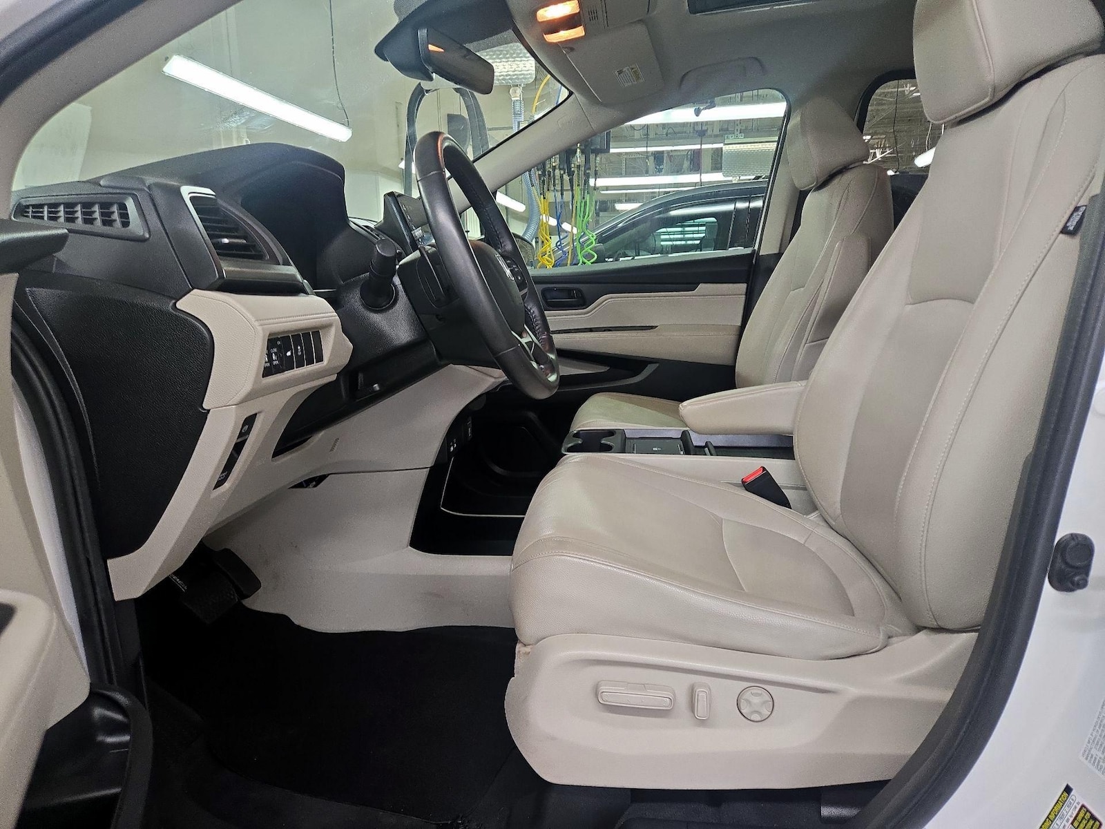 2025 Honda Odyssey EX-L - Photo 12