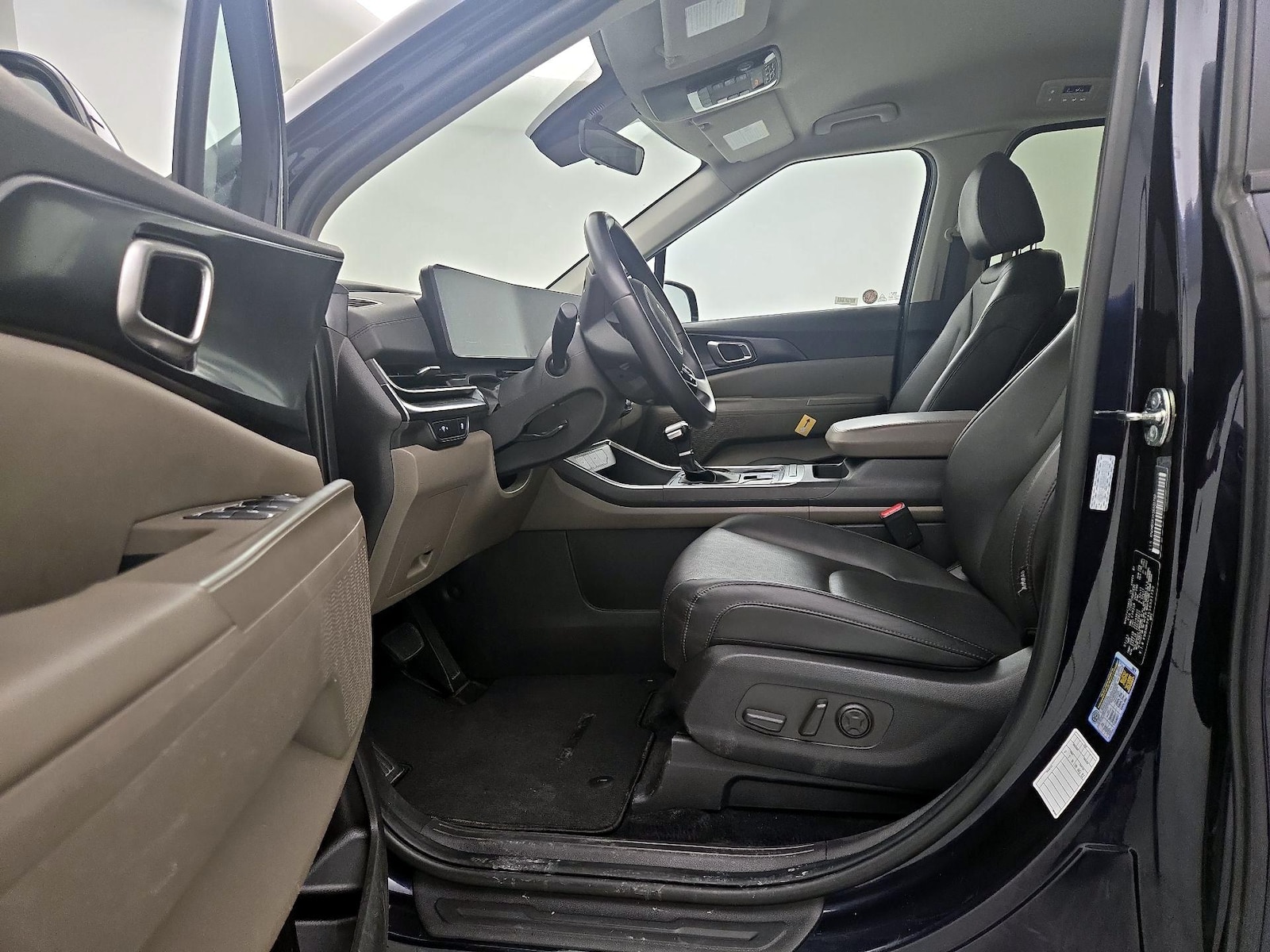 2025 Kia Carnival LXS - Photo 12