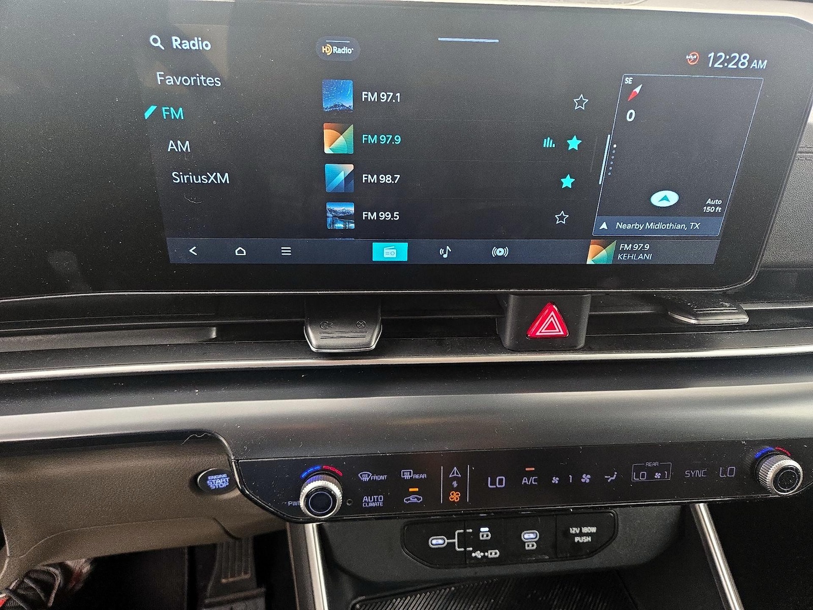 2025 Kia Carnival LXS - Photo 17