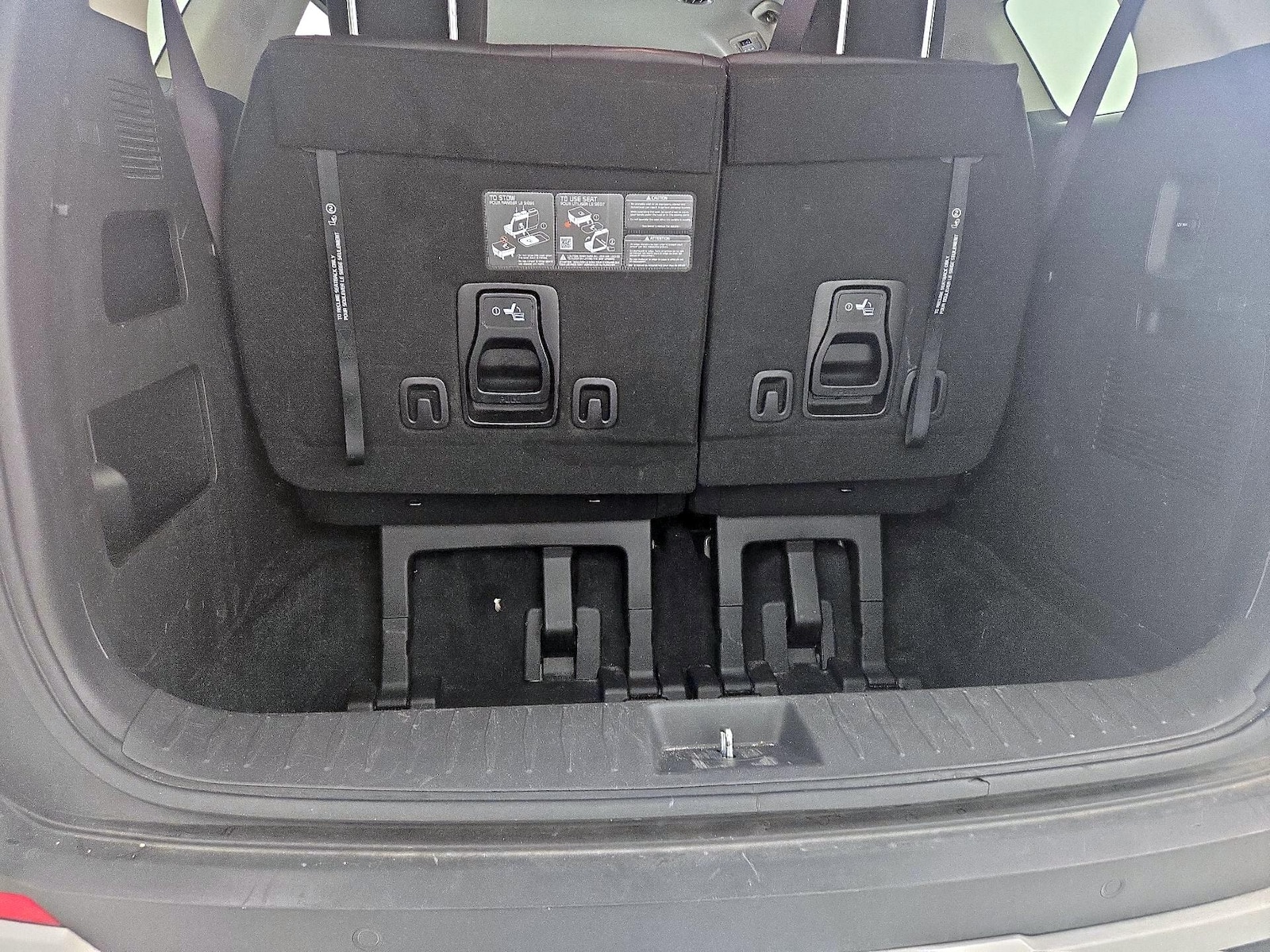 2025 Kia Carnival LXS - Photo 23