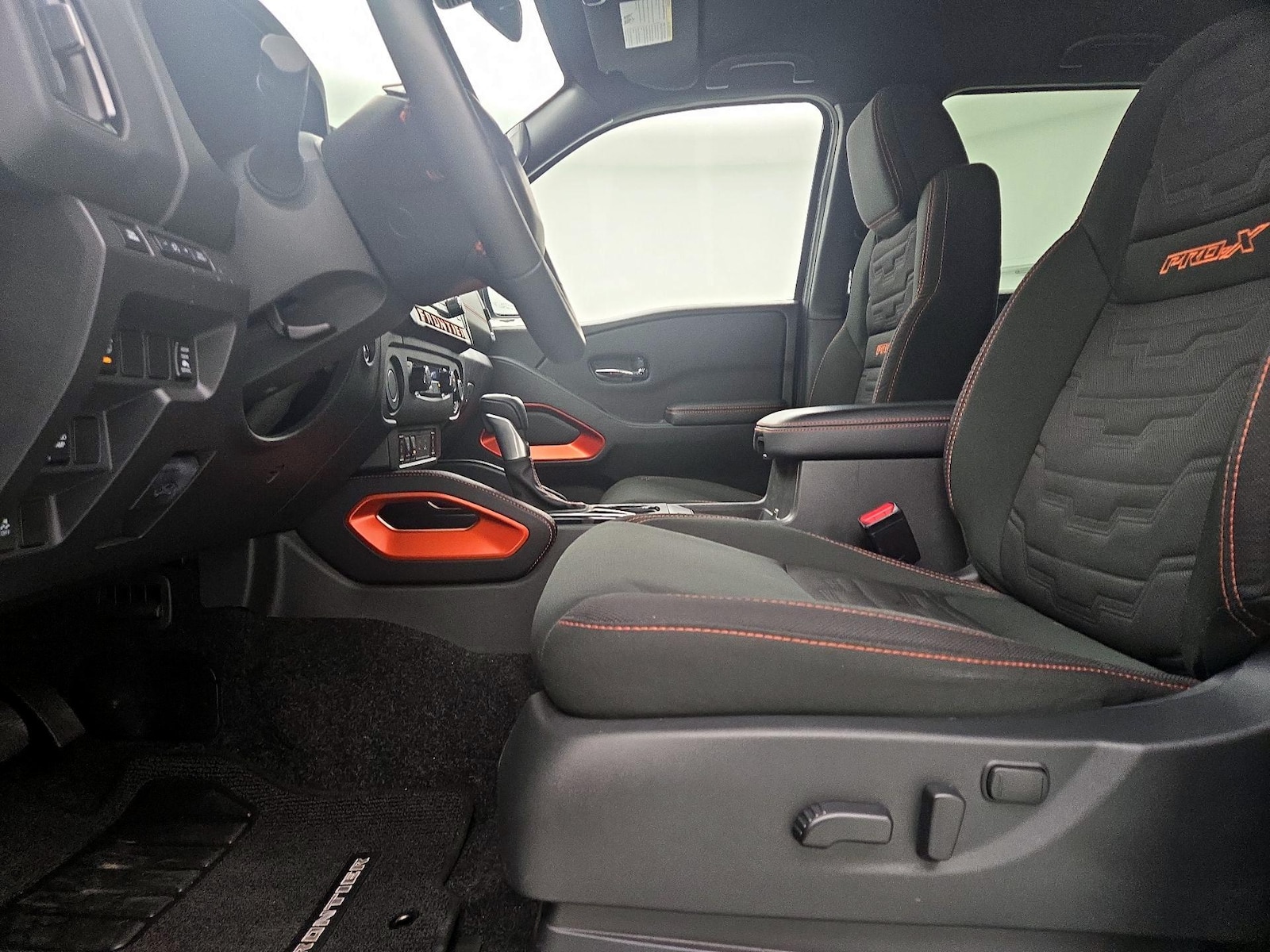 2025 Nissan Frontier PRO-X - Photo 12